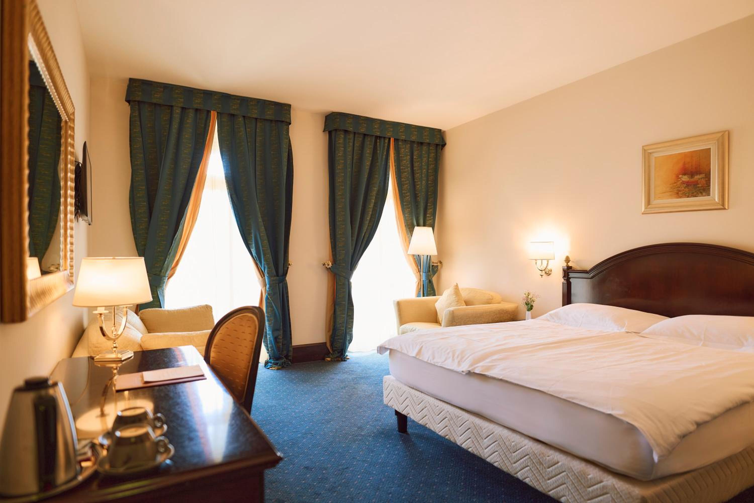  Deluxe Double Room with Sea View and Balcony - Photo 11
