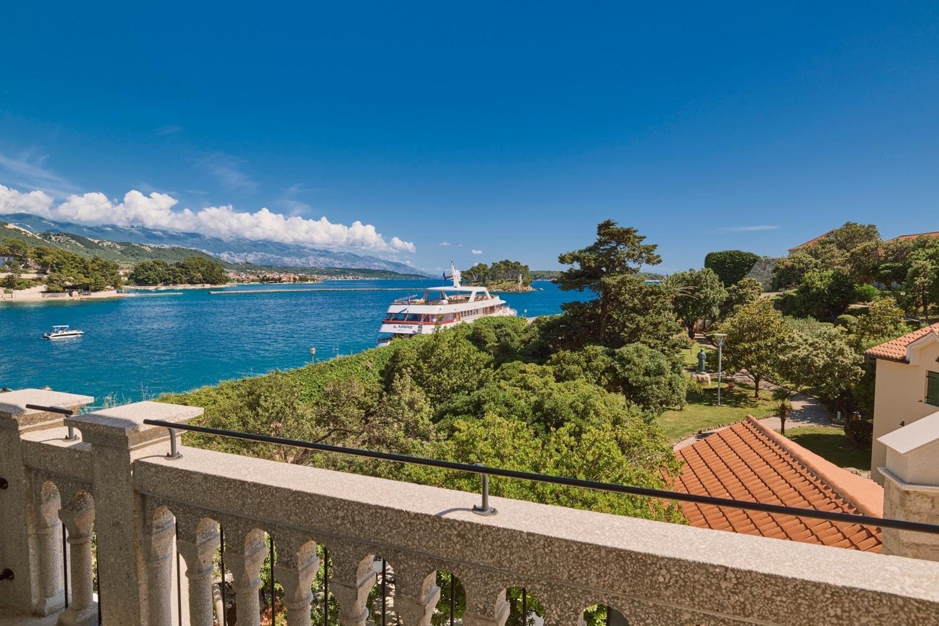  Deluxe Double Room with Sea View and Balcony - Photo 6