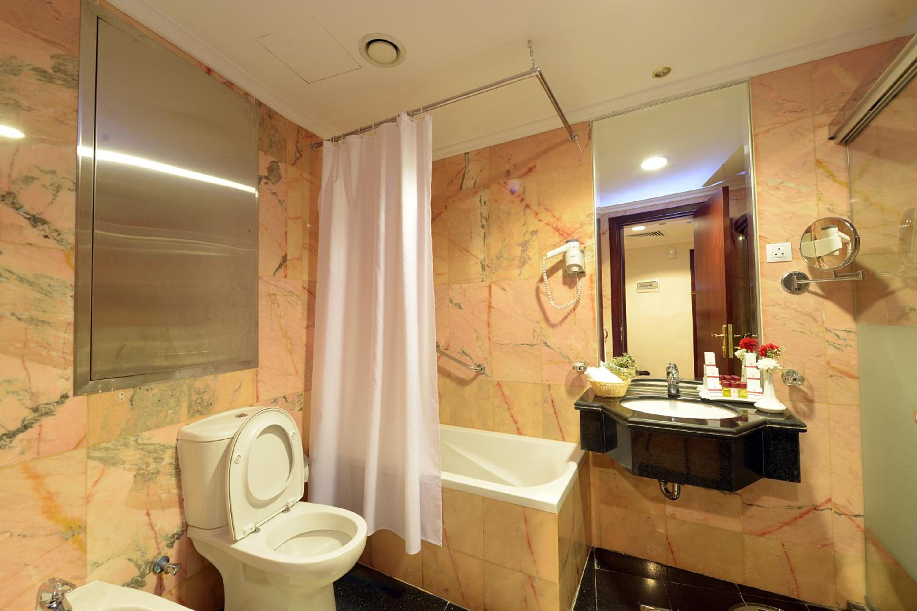 Twin Room - Photo 8