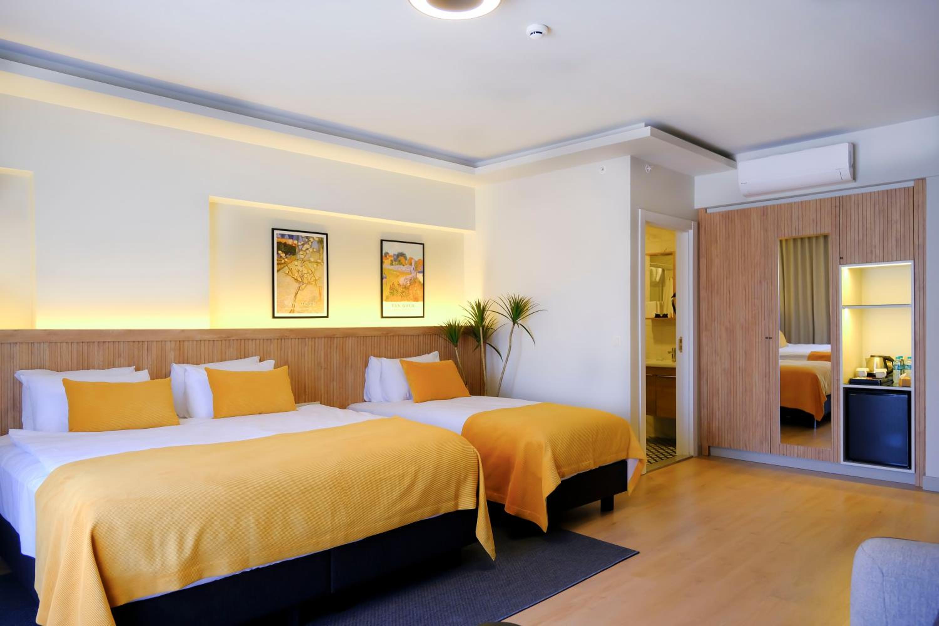 Grand Deluxe Triple Room photo 2