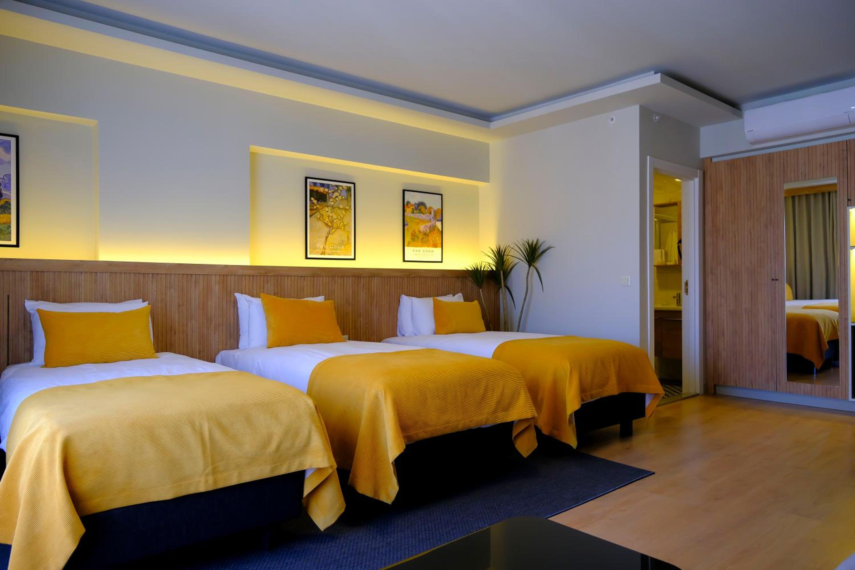 Grand Deluxe Triple Room photo 1