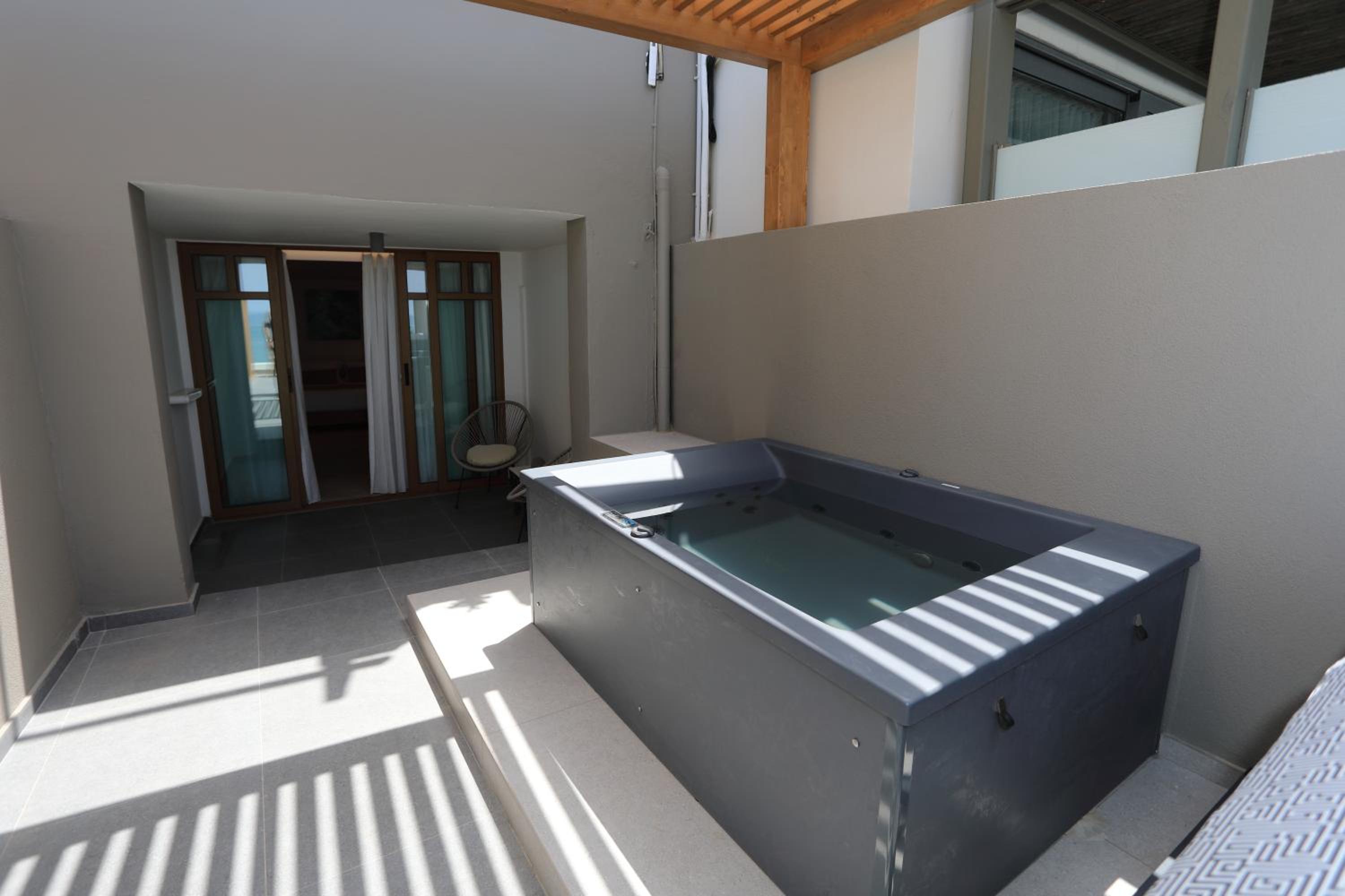 Deluxe Suite Sea View with Outdoor Jacuzzi