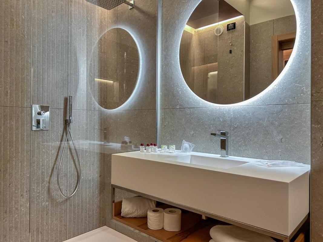 Executive Double Room with Balcony - First Floor - Photo 7
