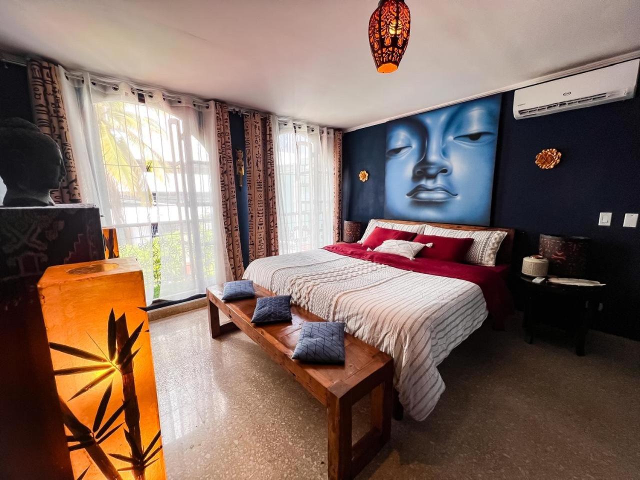 Deluxe King Suite photo 1