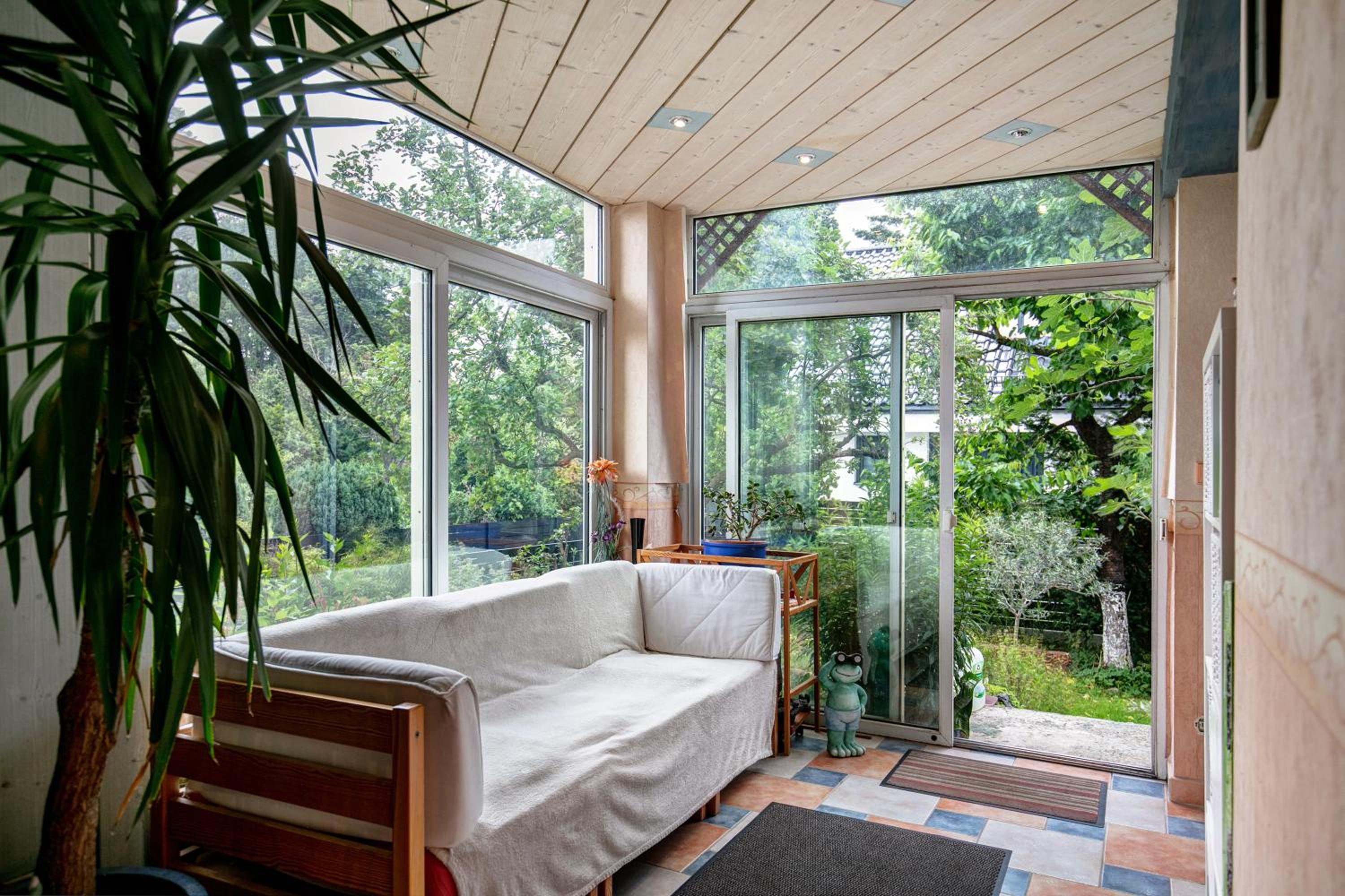 Two-Bedroom Deluxe Apartment with Garden View photo 2