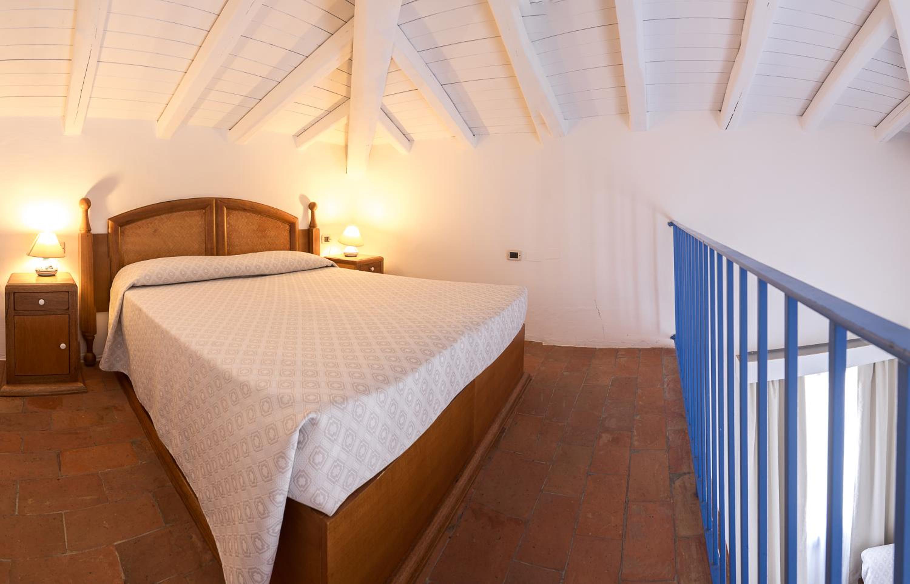 Deluxe Room - Photo 5