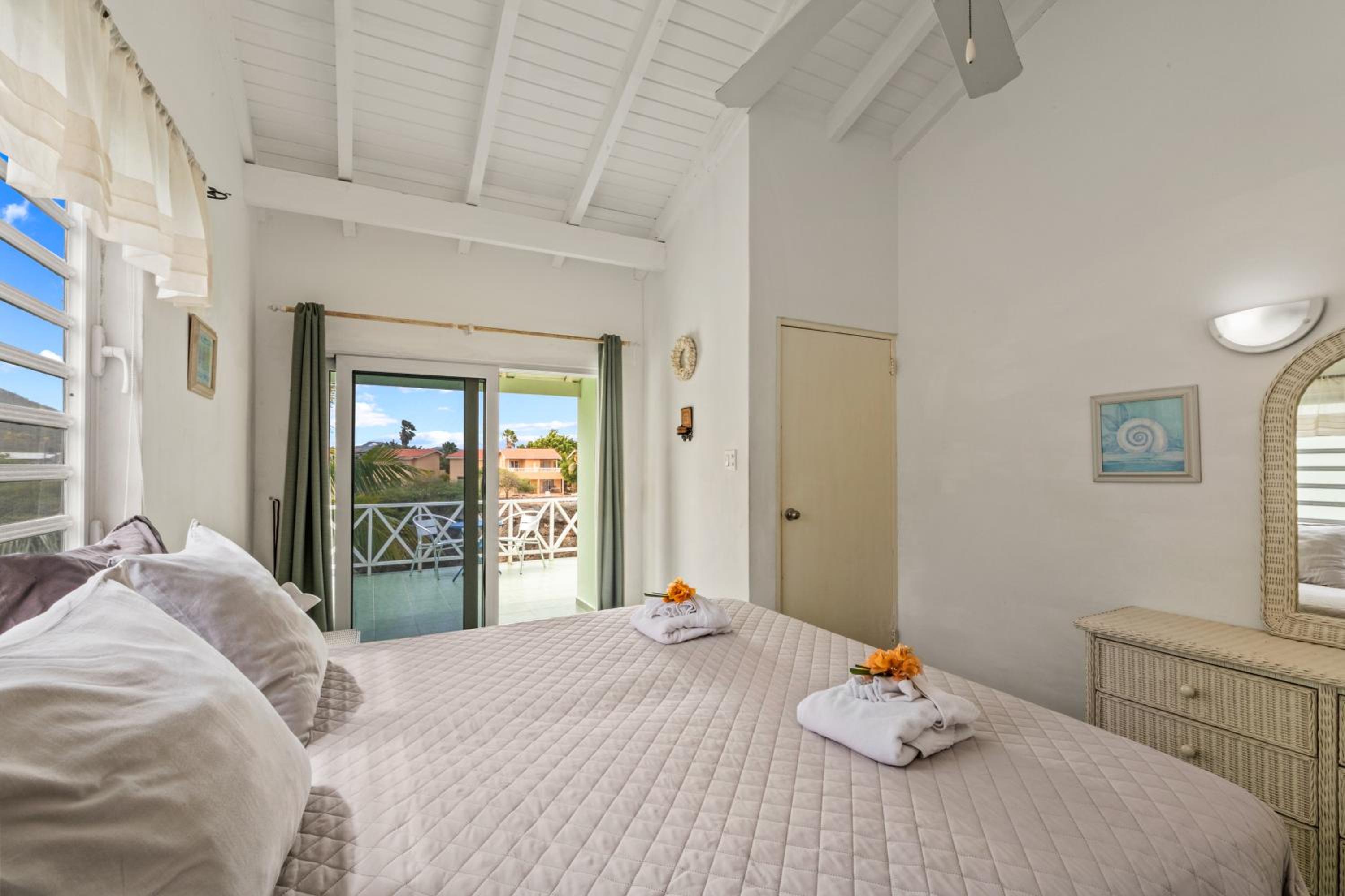 One-Bedroom Apartment with Sea View photo 3