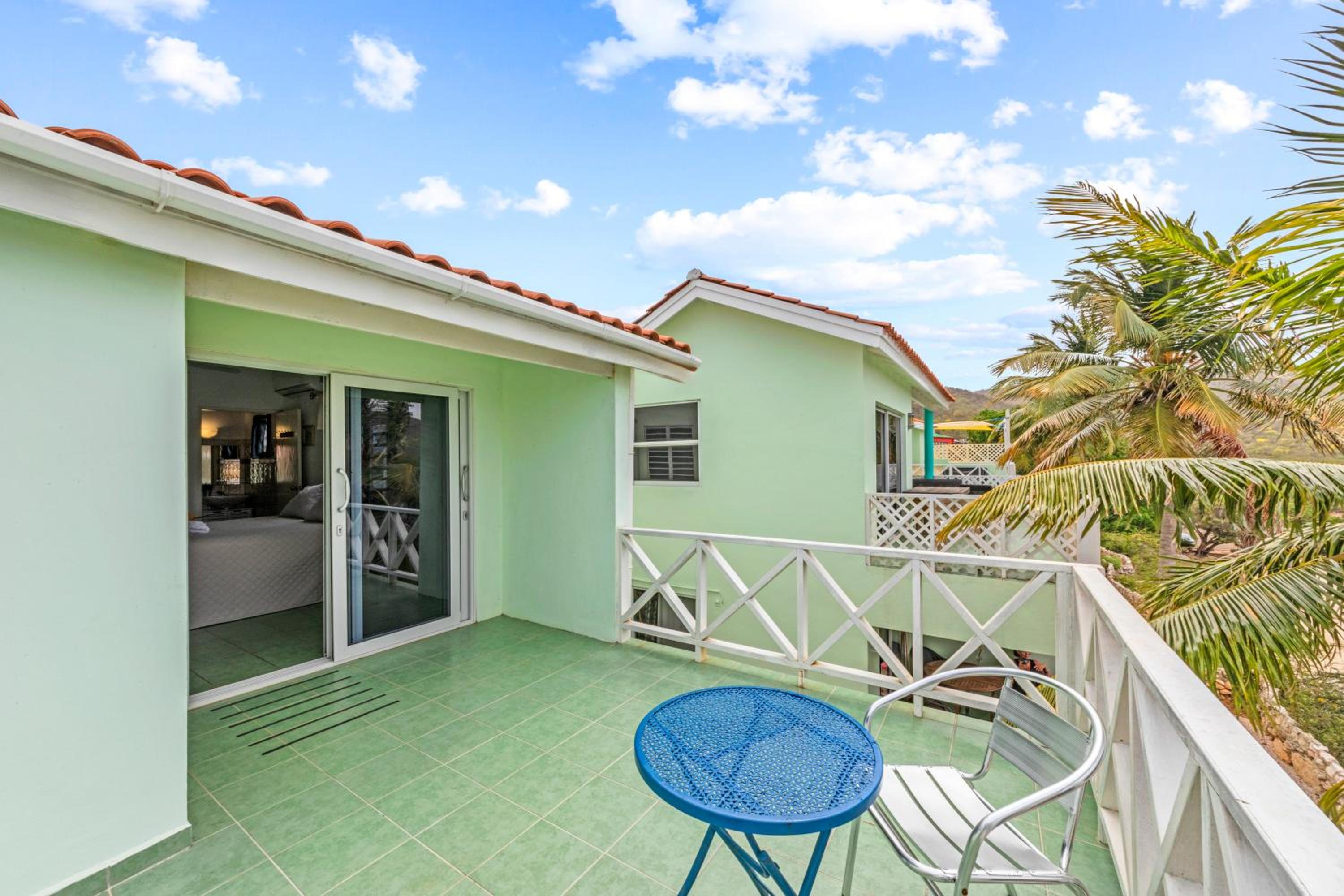 One-Bedroom Apartment with Sea View photo 2