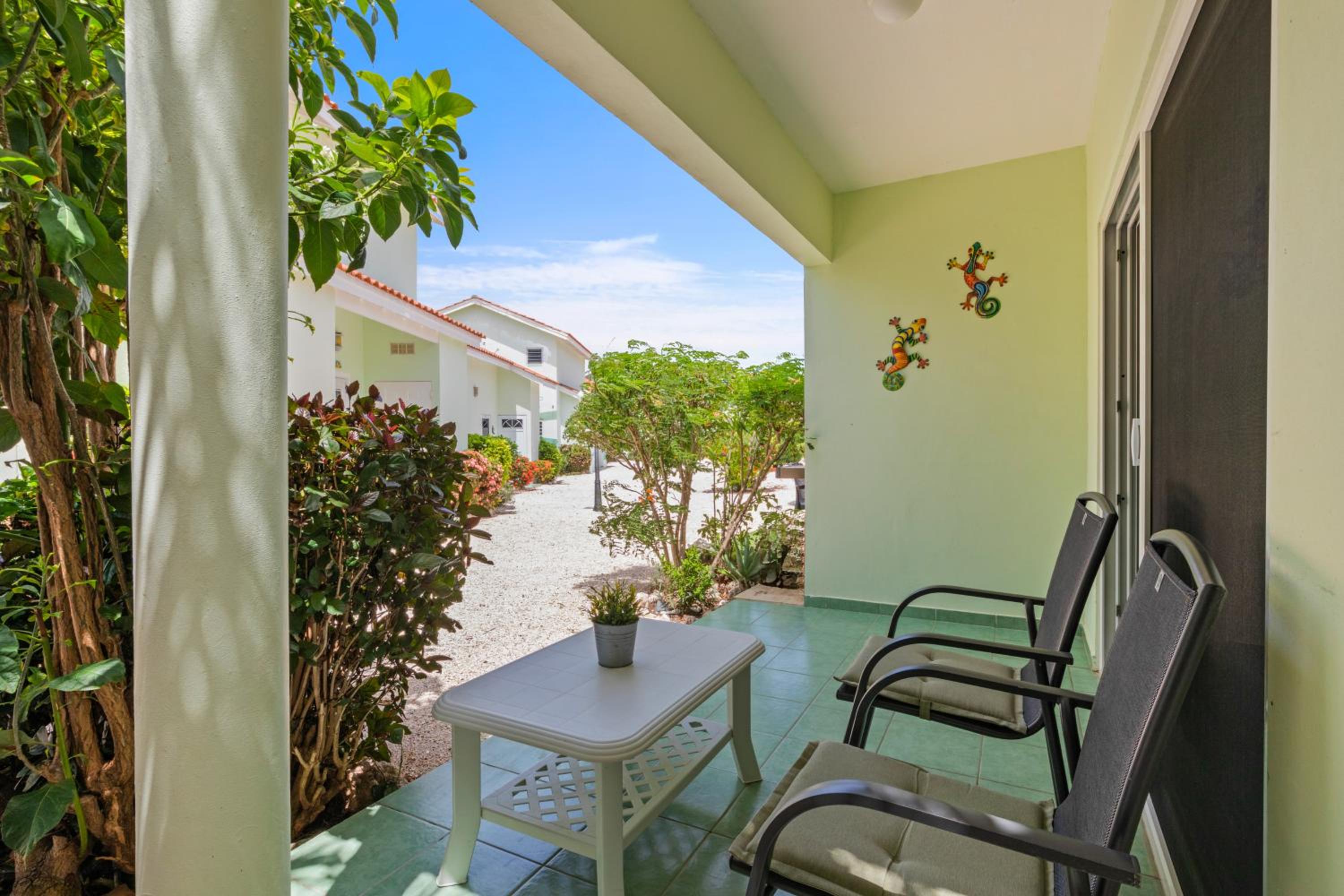 One-Bedroom Apartment with Garden View photo 2