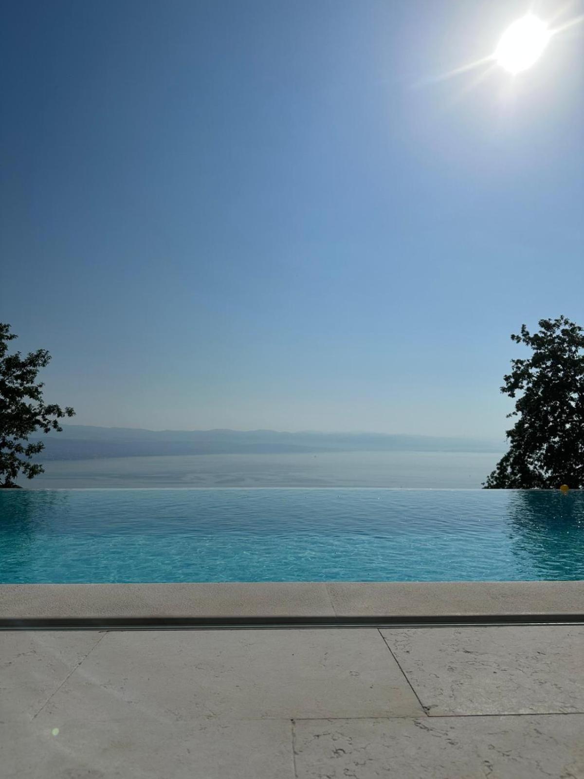 Two-Bedroom Deluxe Apartment with Ocean View photo 3