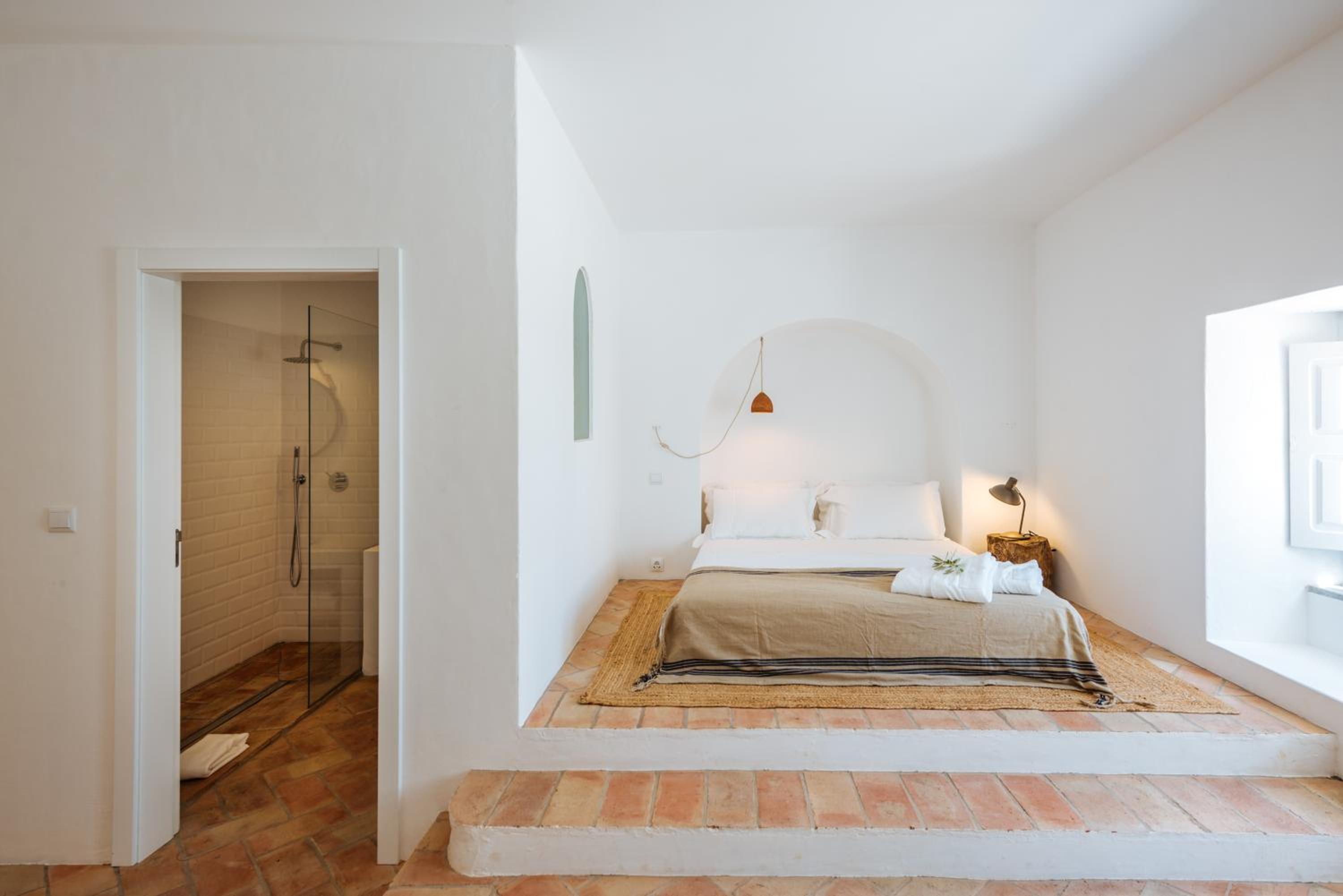 Large Double Room - Photo 5