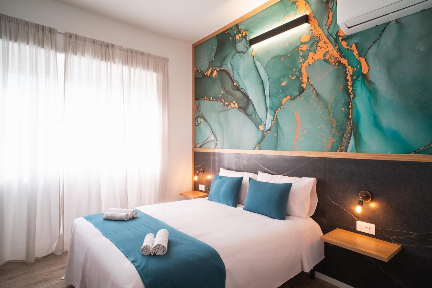 Deluxe One-Bedroom Apartment with City View photo 1