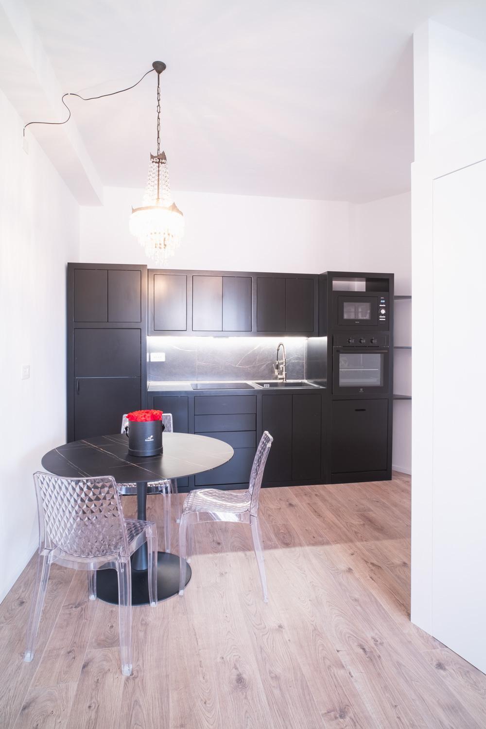 Deluxe One-Bedroom Apartment with City View photo 3
