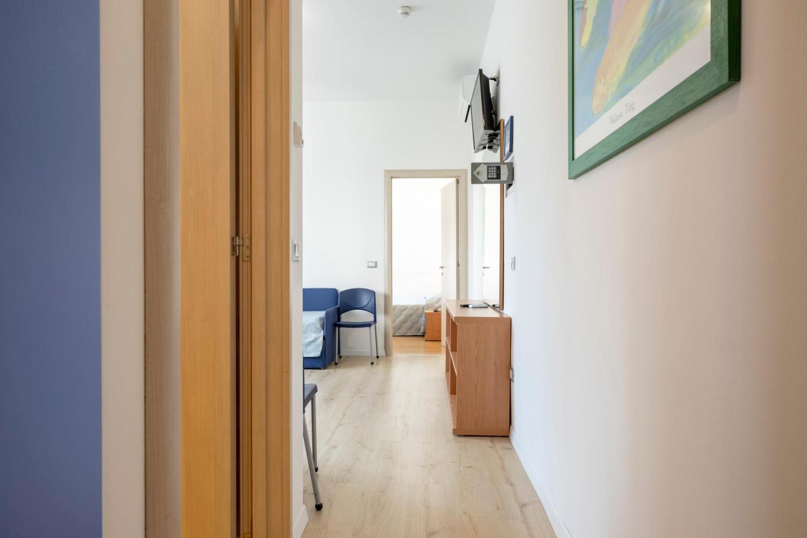 Two Connecting Rooms photo 2