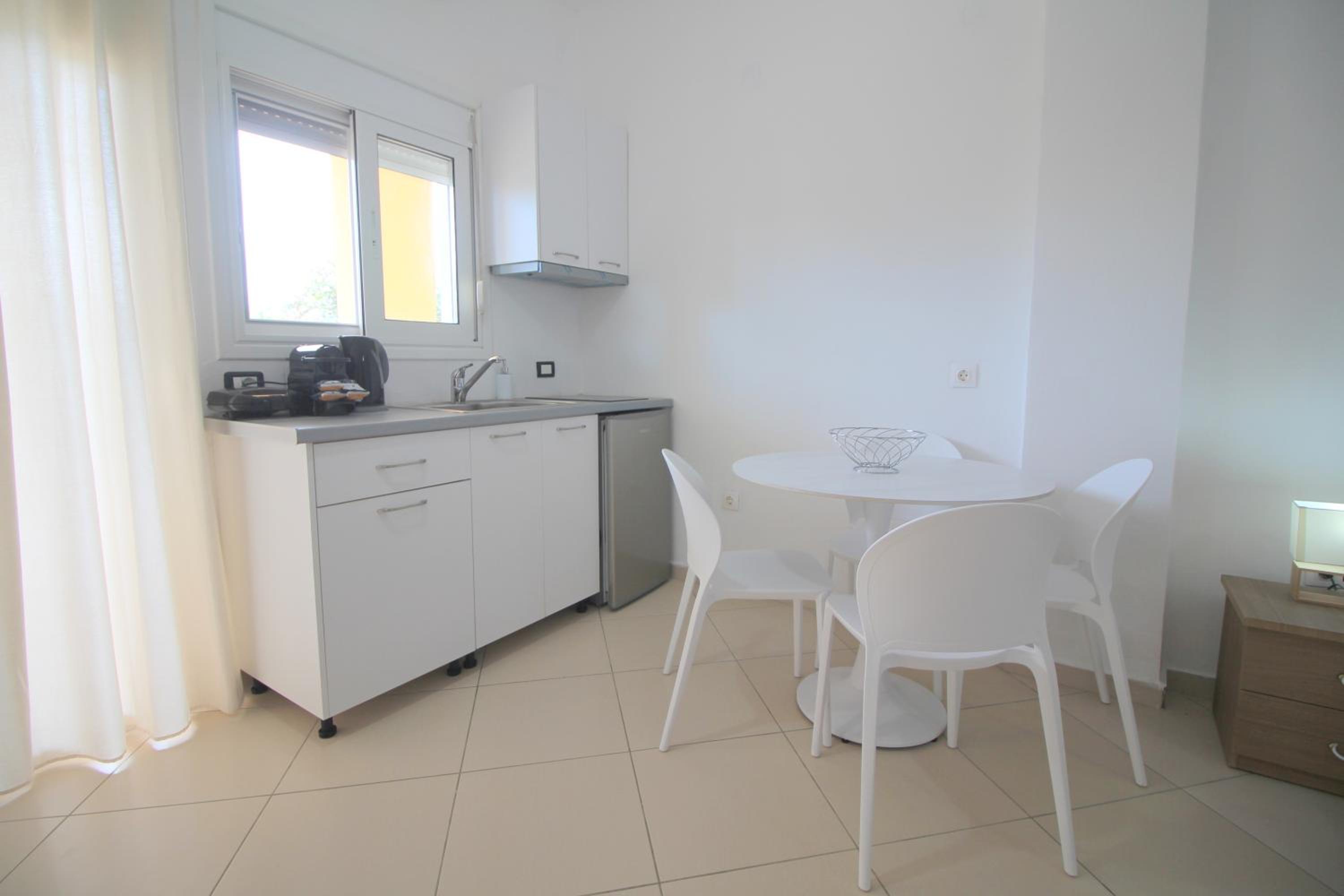 Quadruple Room with Balcony and Sea View photo 3