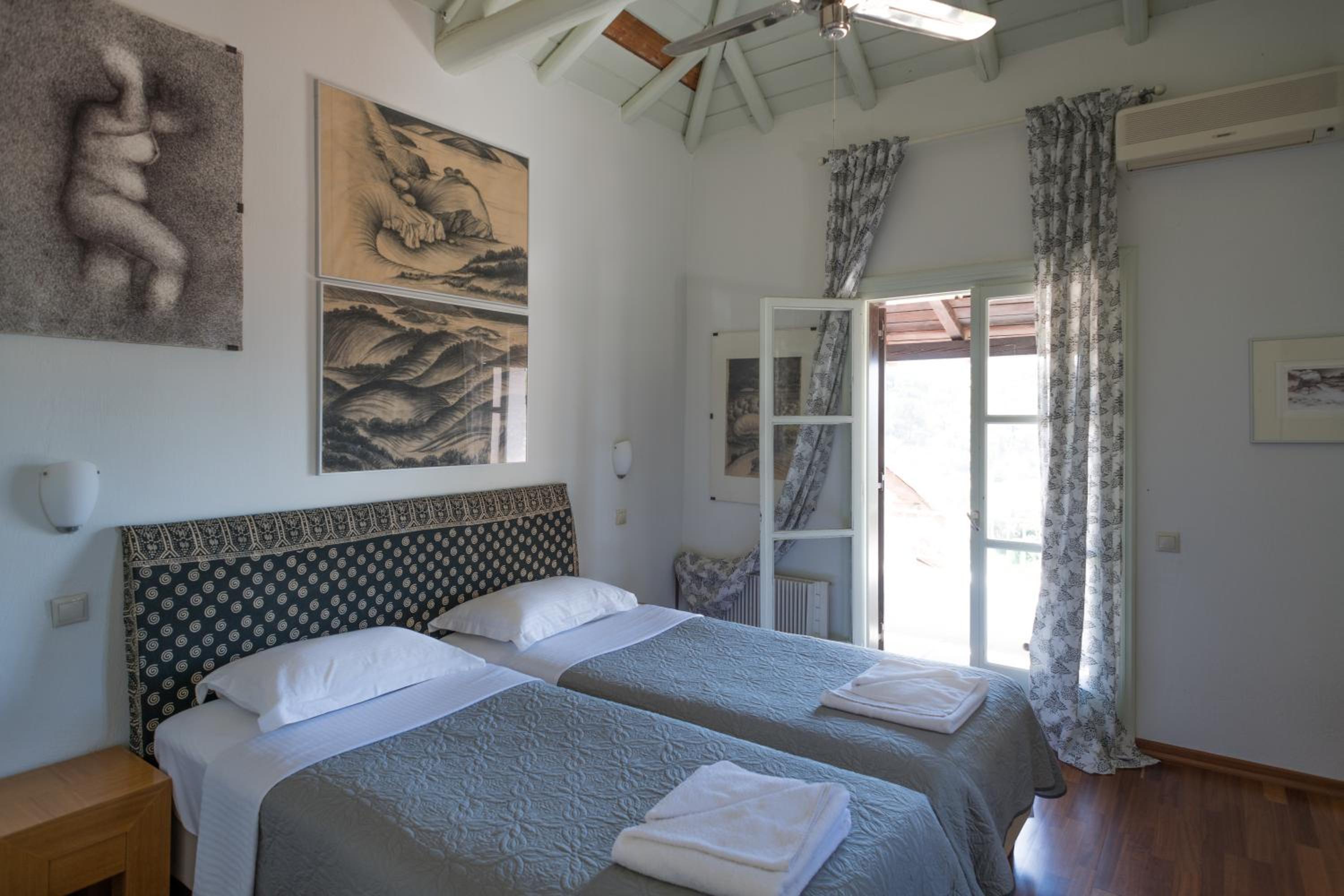 One-Bedroom House photo 1