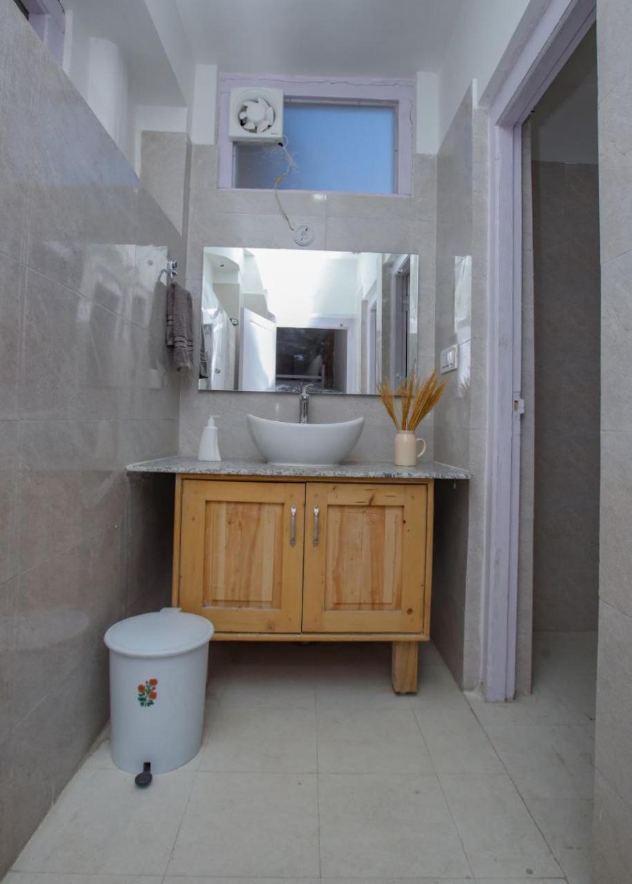 Female Dormitory Room photo 2
