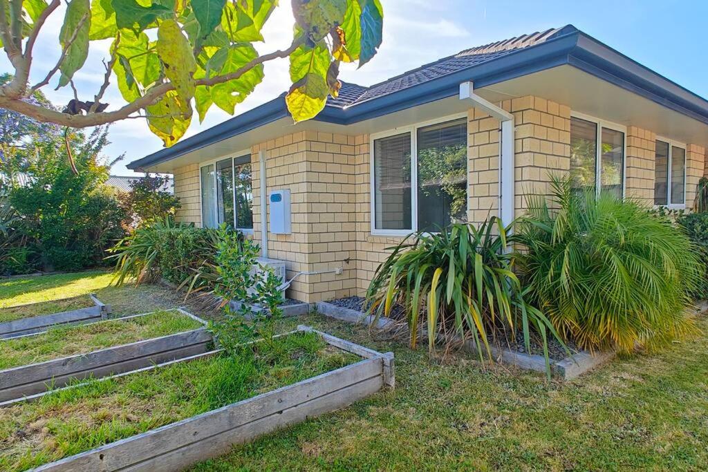Three-Bedroom House photo 2
