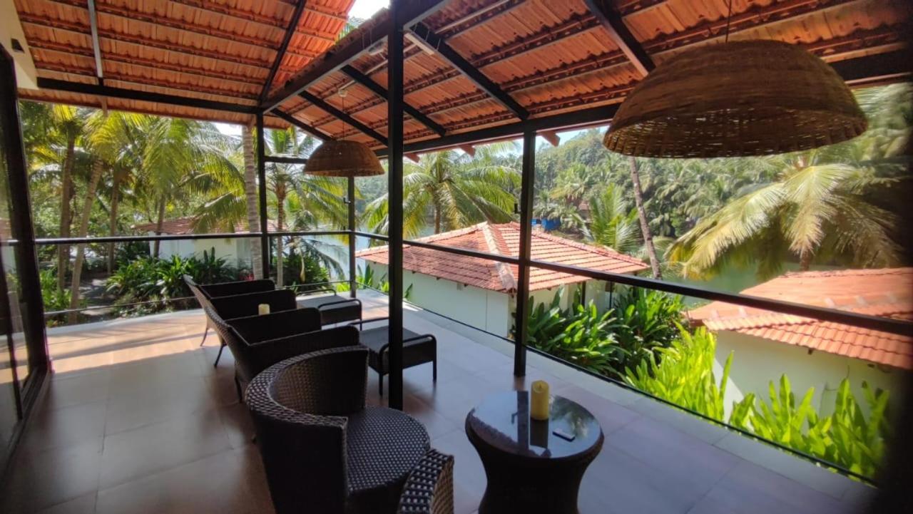 Junior Suite with Pool View photo 2
