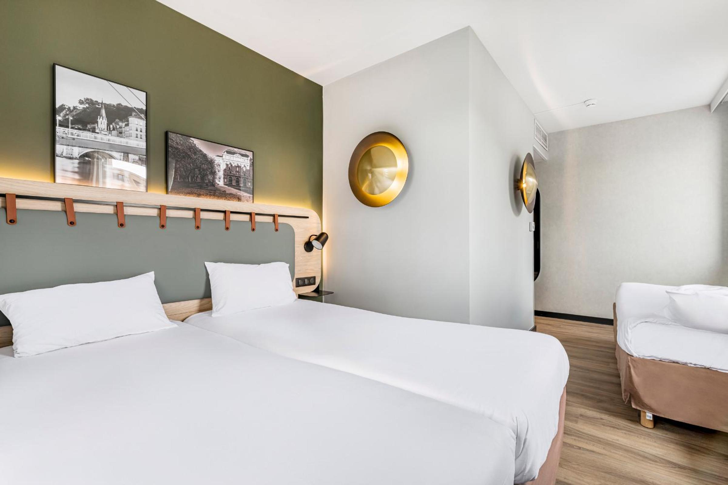 Triple Room with Three Single Beds - Photo 3