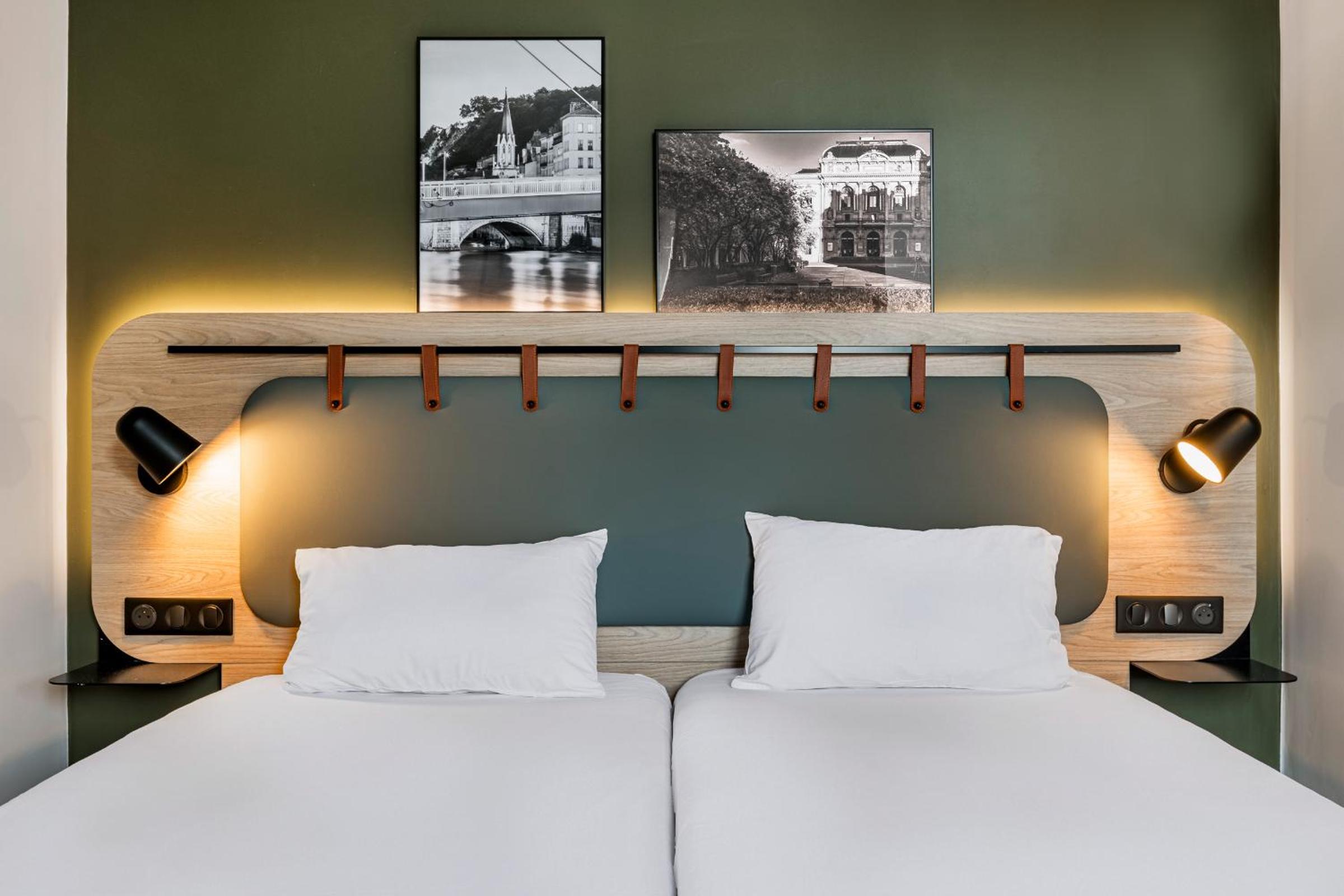 Standard Twin Room - Photo 6