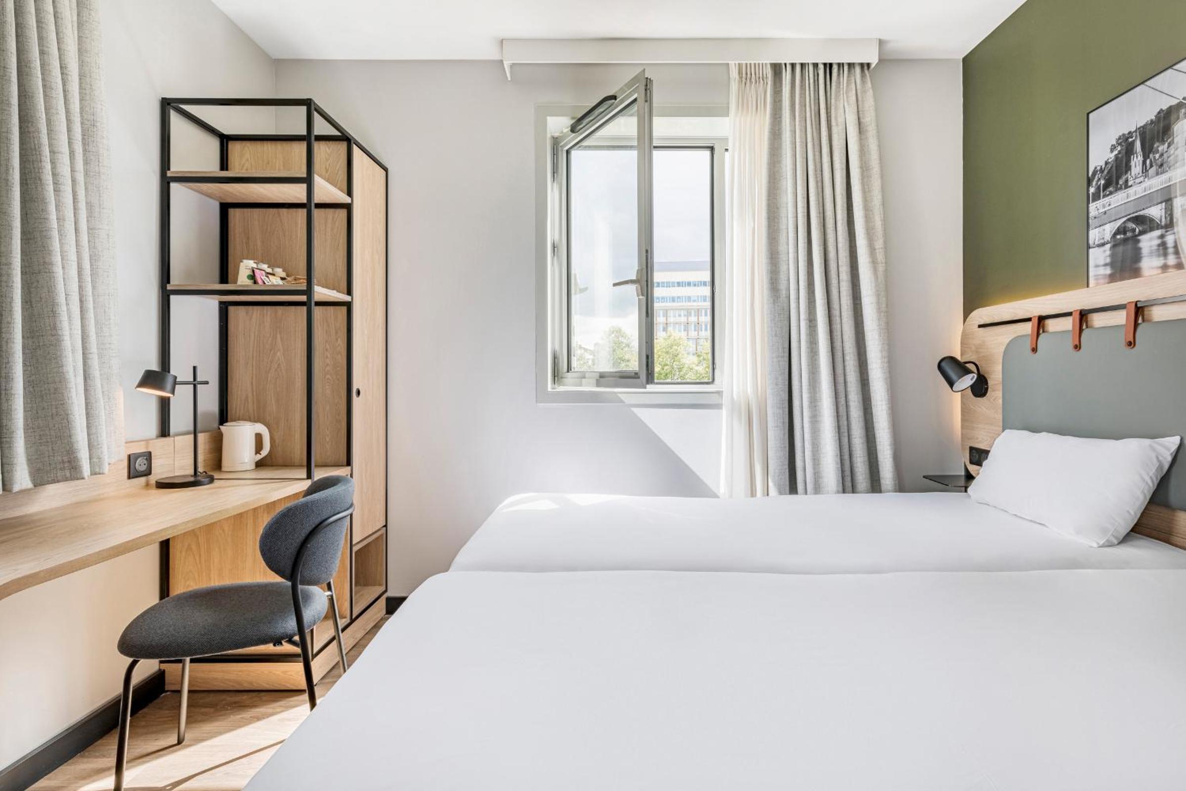 Triple Room with Three Single Beds - Photo 7