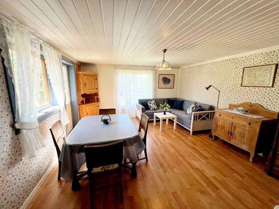 Two-Bedroom House photo 3