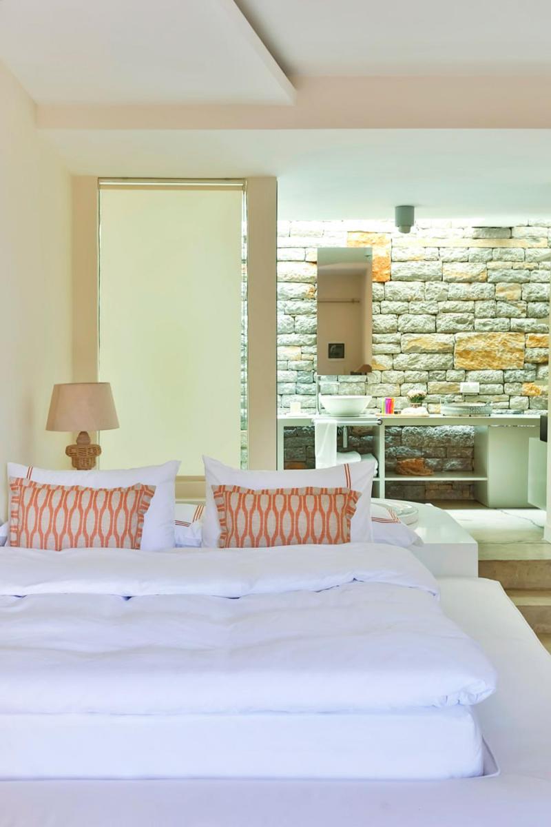 Deluxe Suite with Spa Bath photo 2
