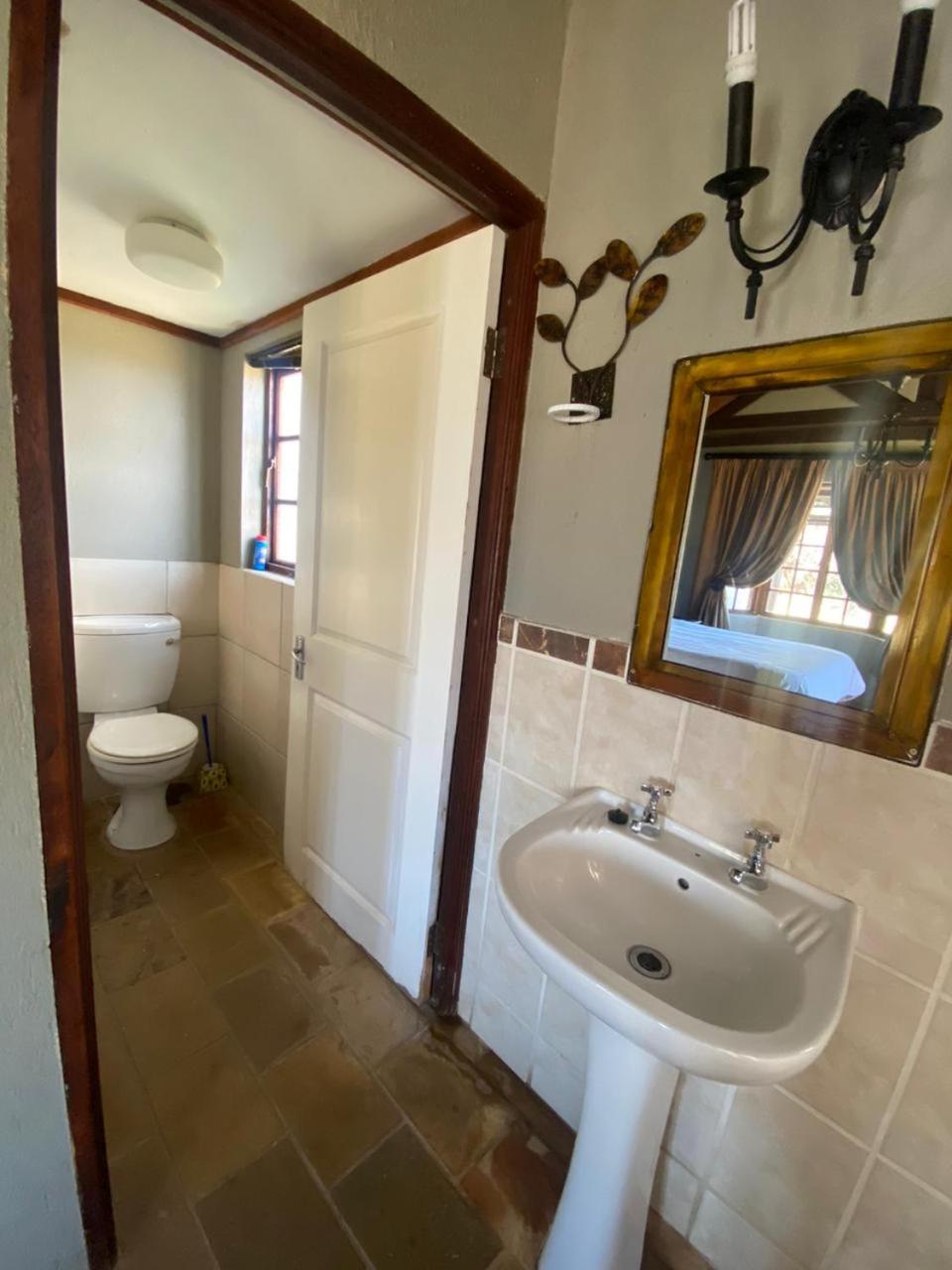 Double Room with Lake View - Photo 12