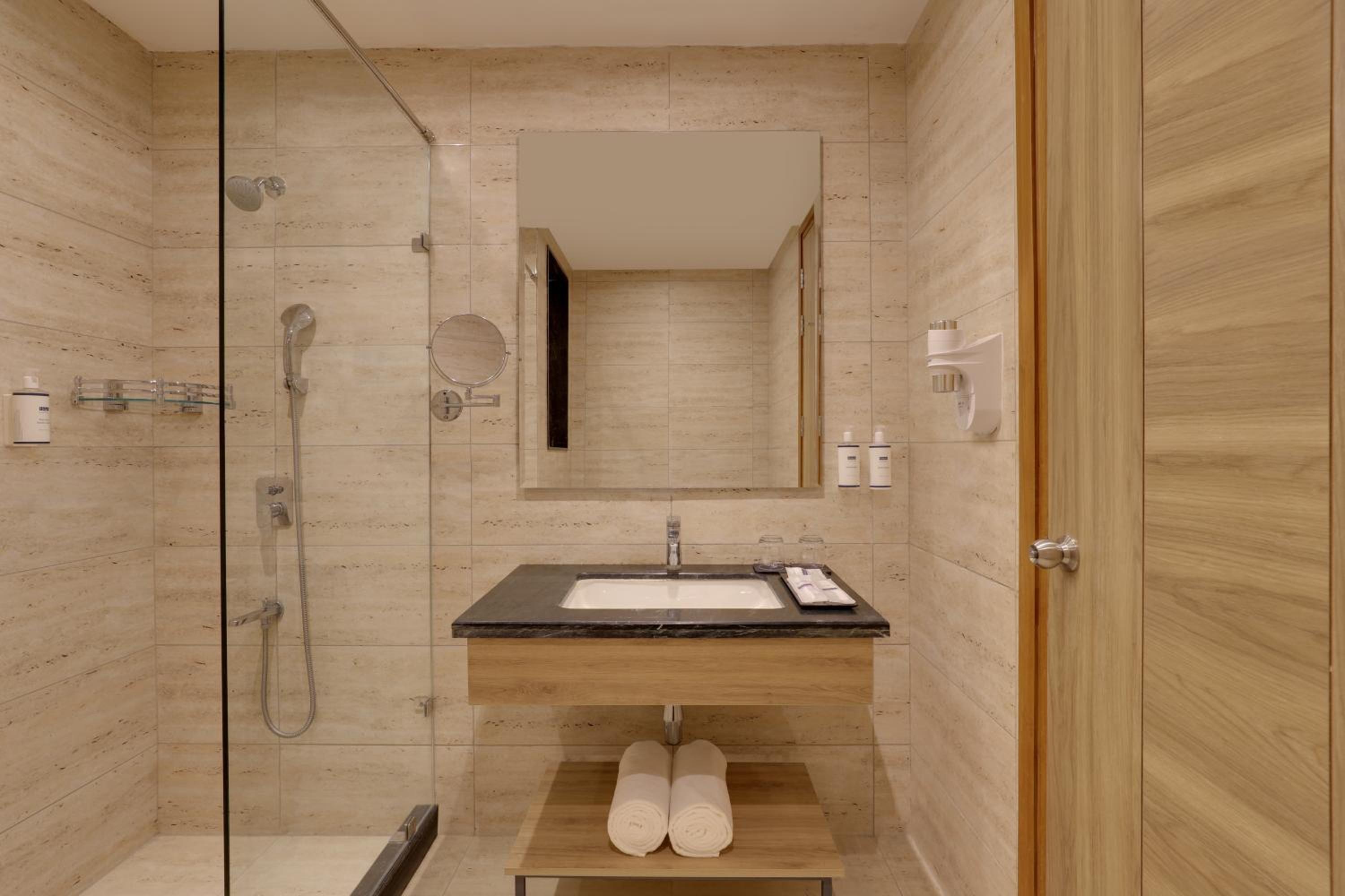 Standard Double Room - Photo 7