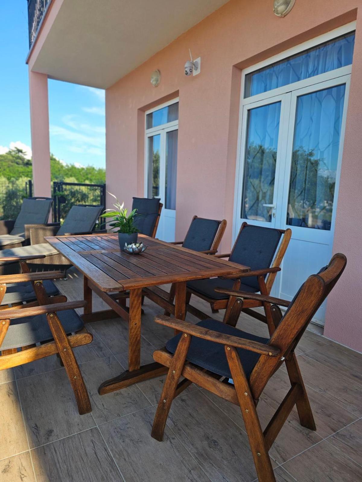 One-Bedroom Apartment photo 3