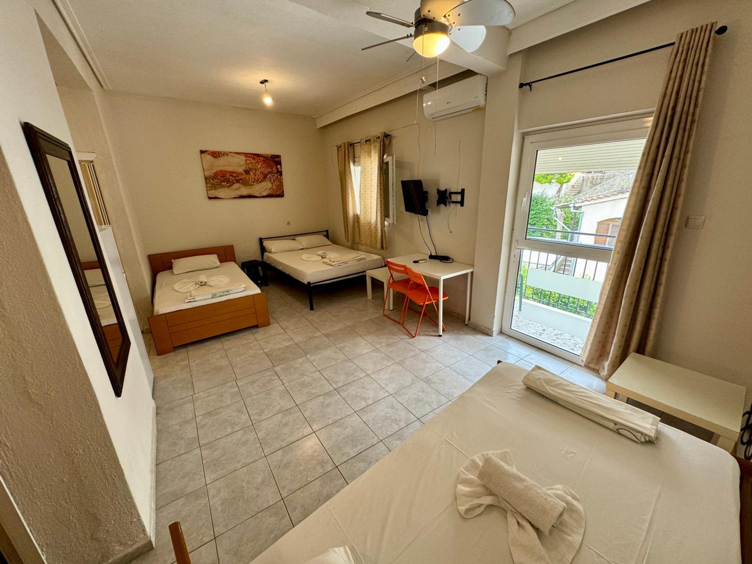 One-Bedroom Apartment with Sea View and Balcony photo 2
