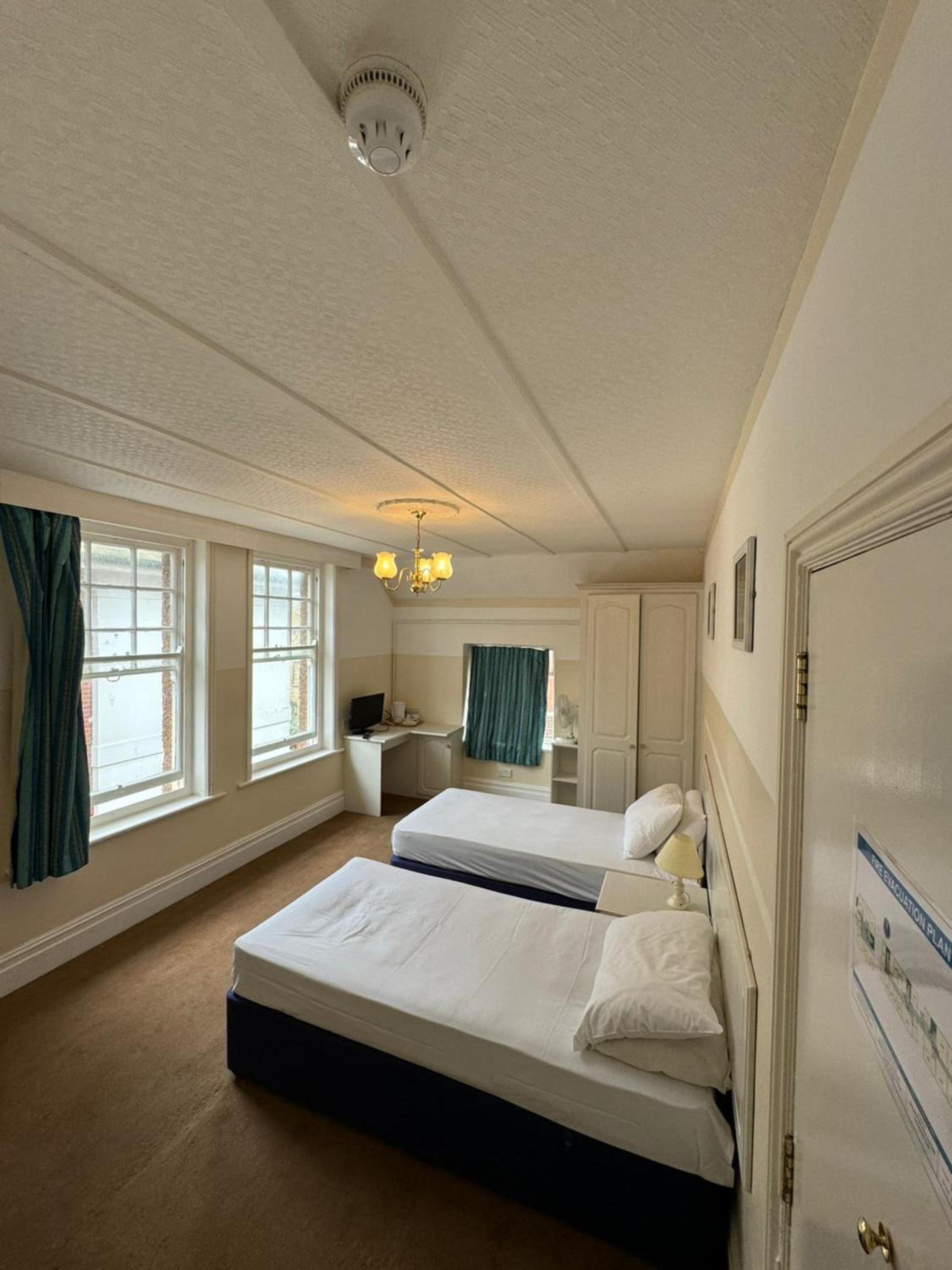 Standard Triple Room photo 3