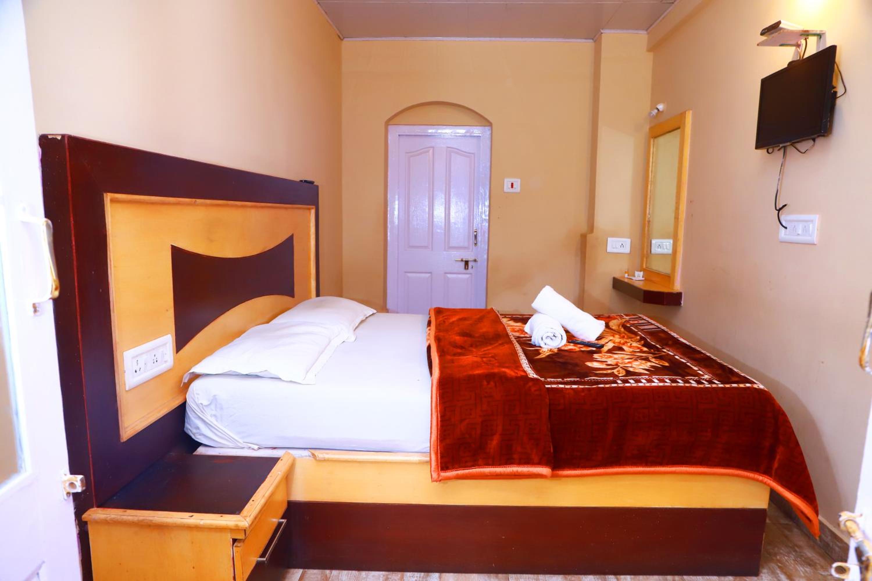 Suite - Photo 1