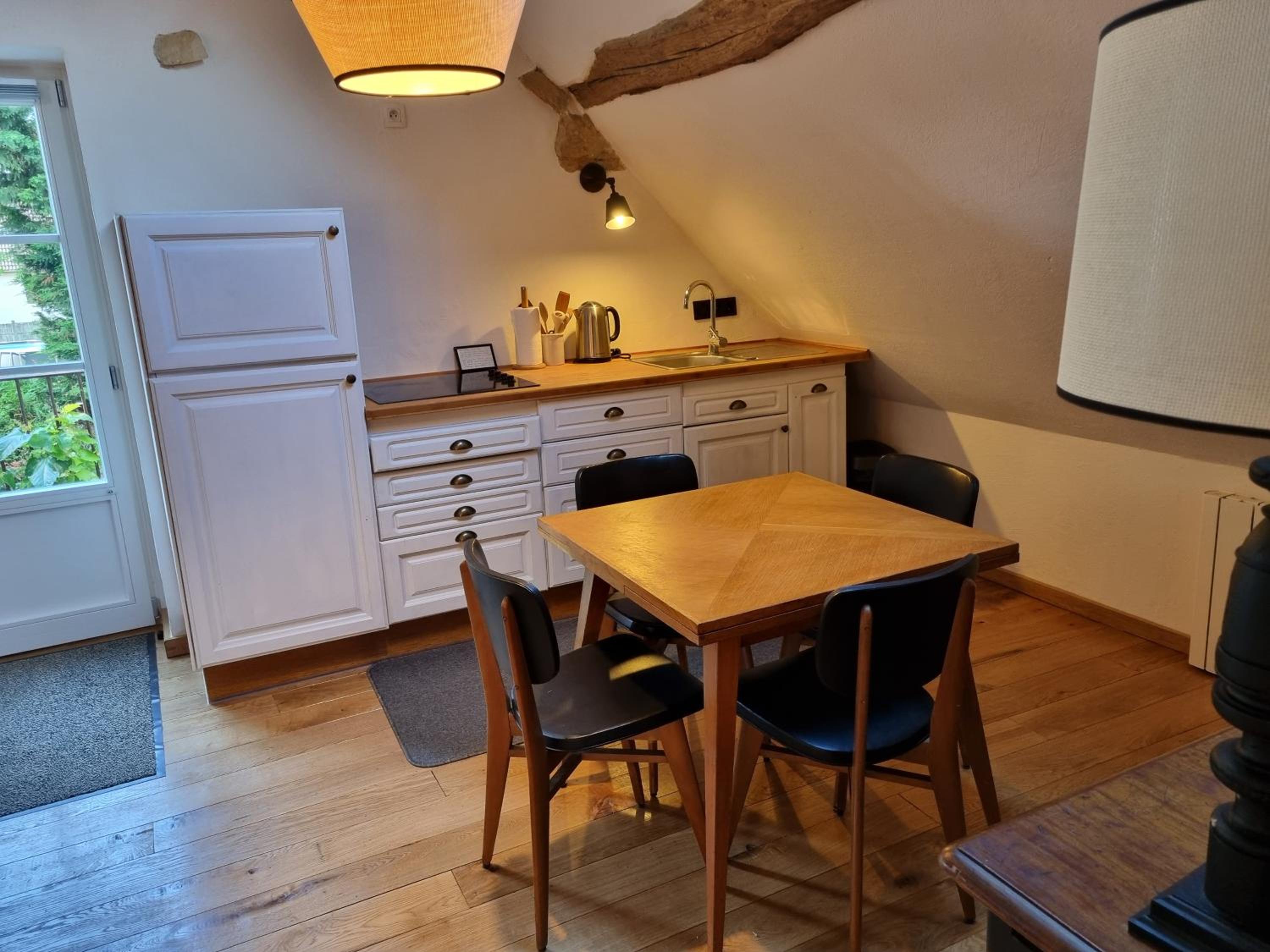 Apartment with Terrace - Photo 13