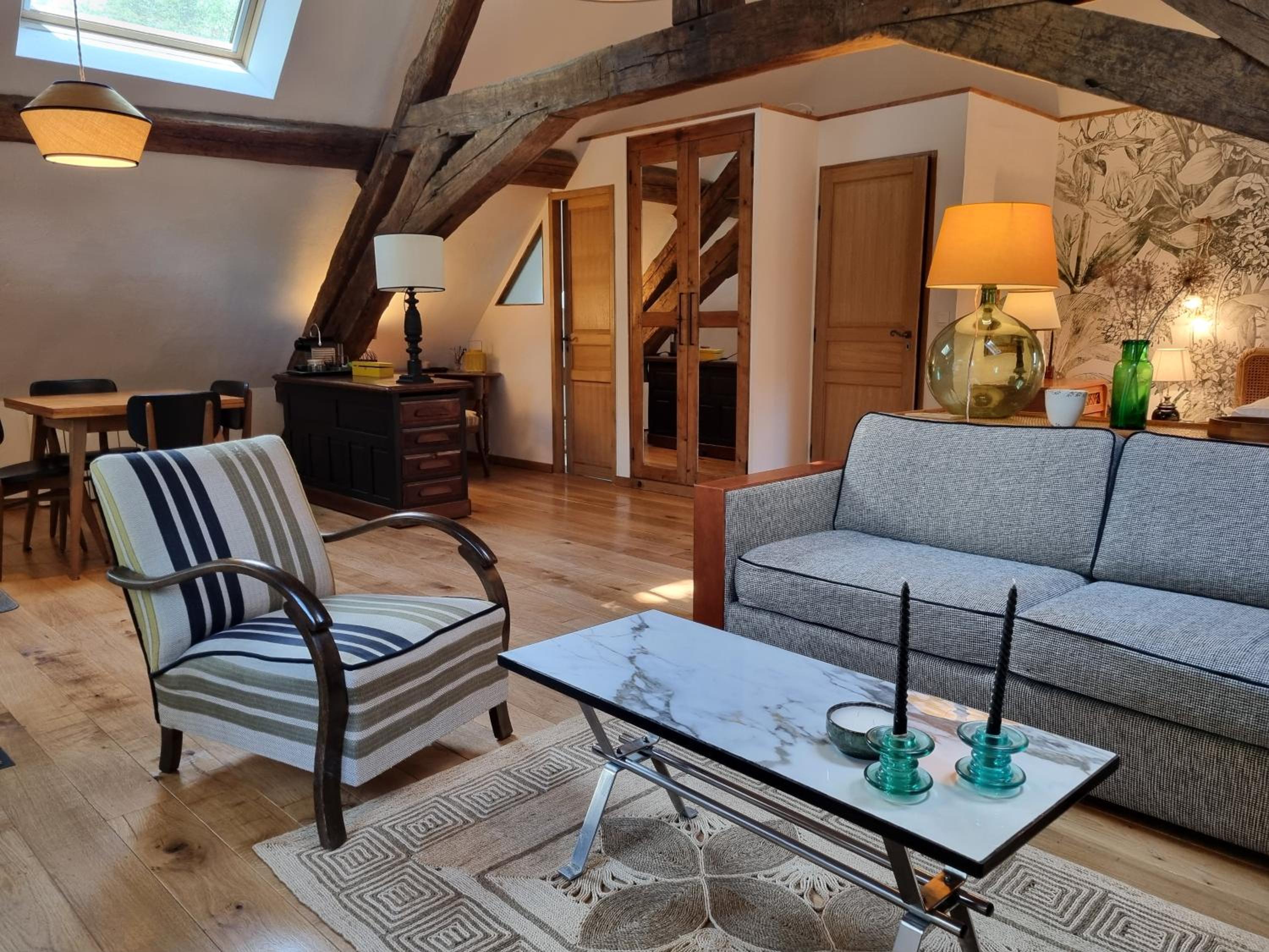 Apartment with Terrace - Photo 7