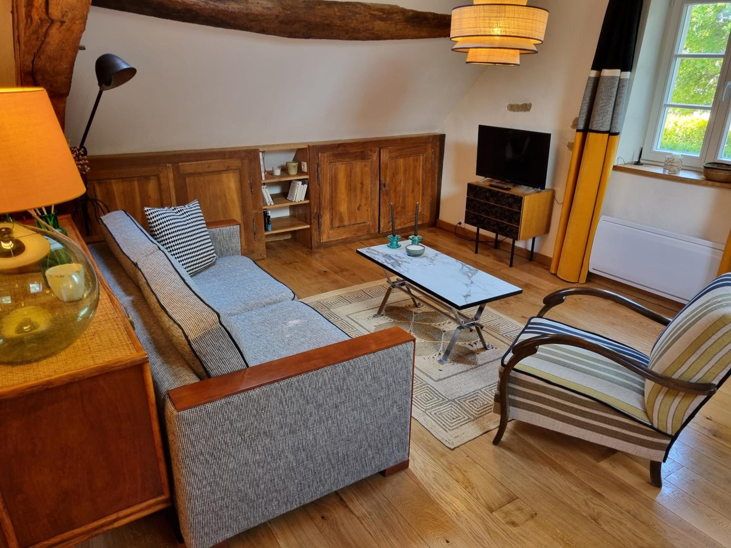 Apartment with Terrace - Photo 5