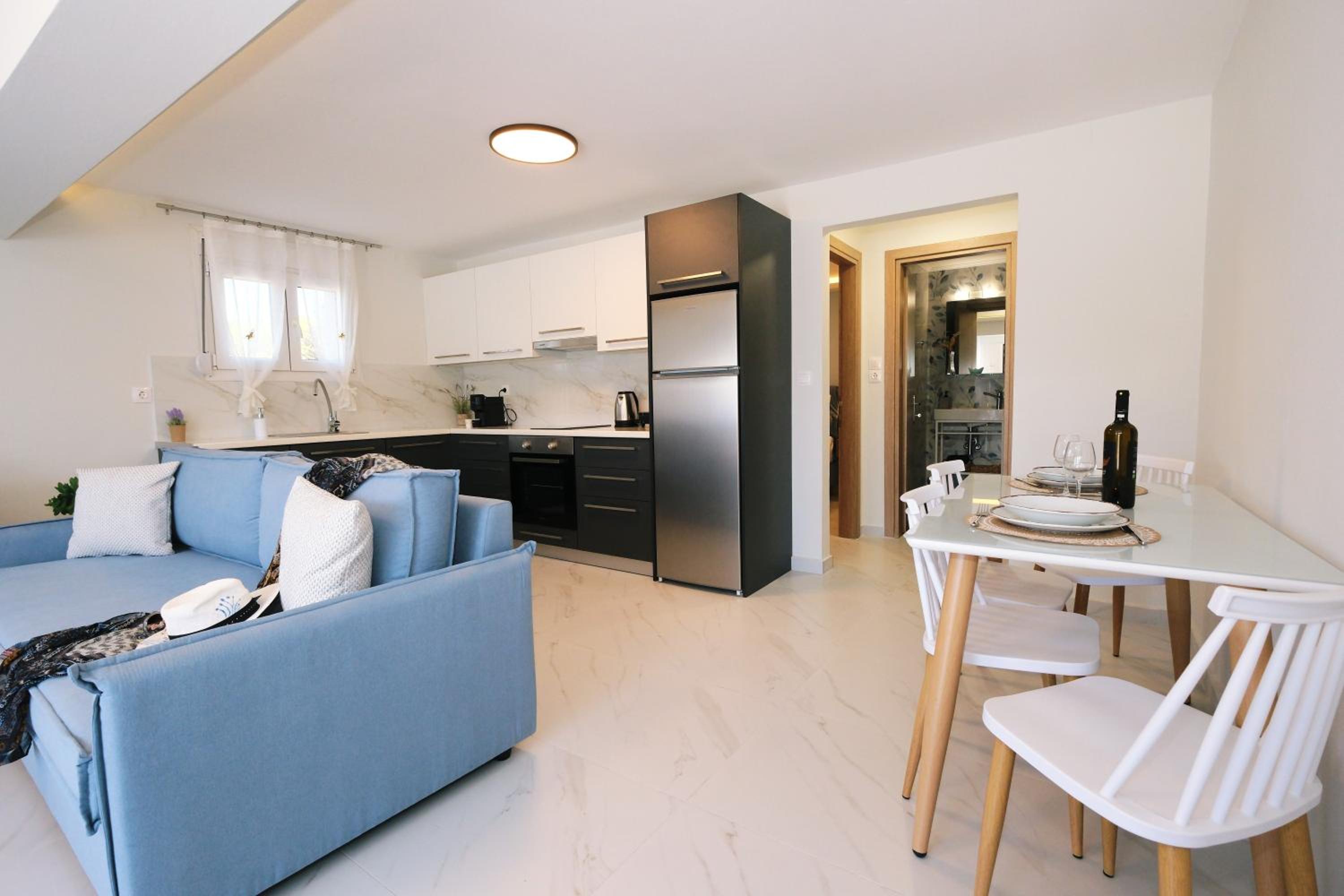 One-Bedroom Deluxe Apartment photo 2