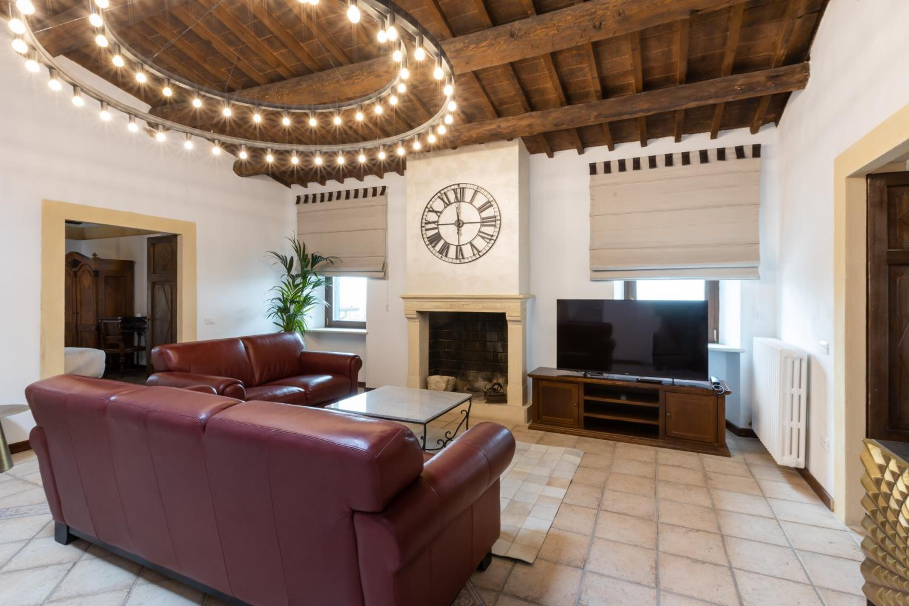 Executive Suite - Photo 6