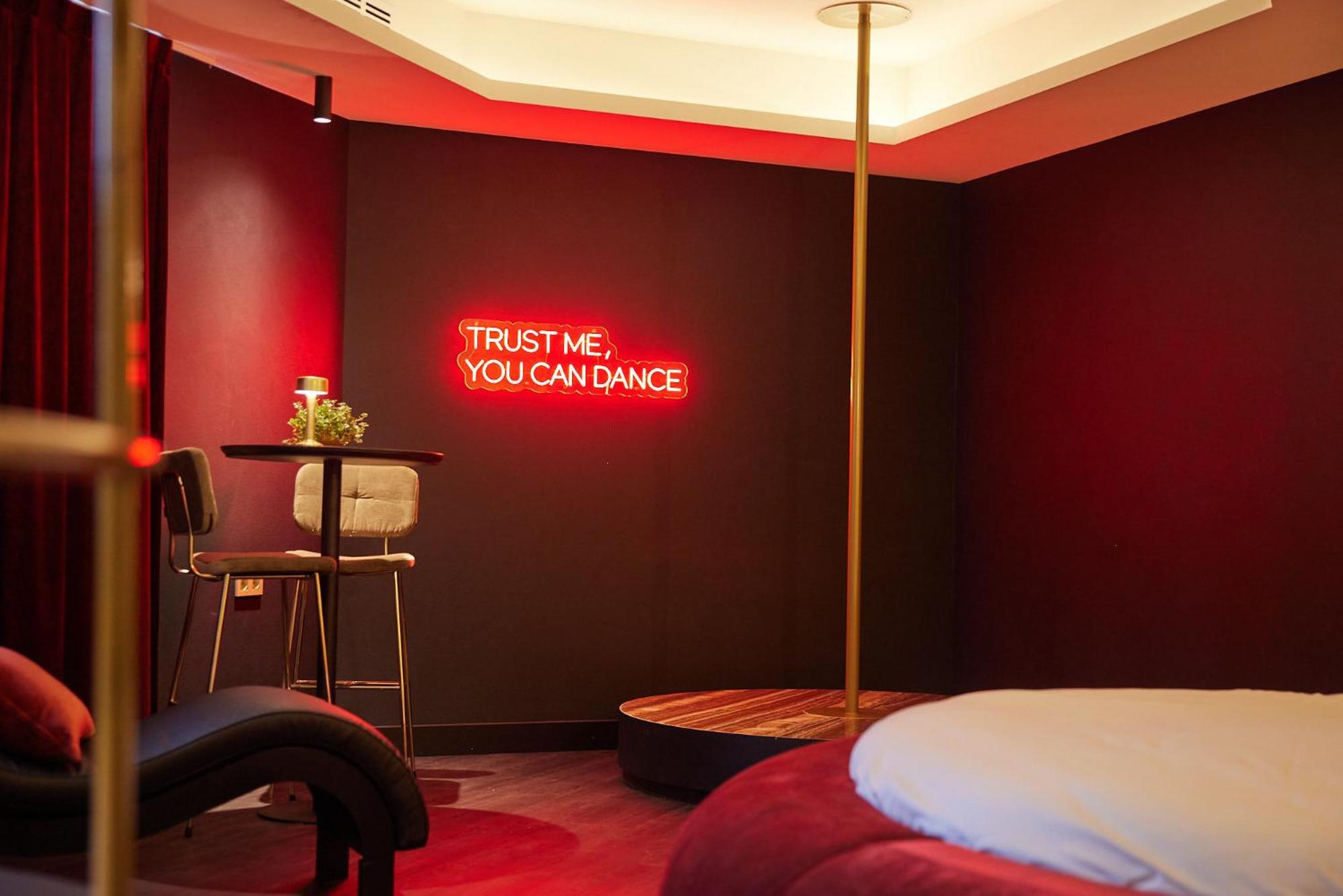 Queen Suite with Spa Bath