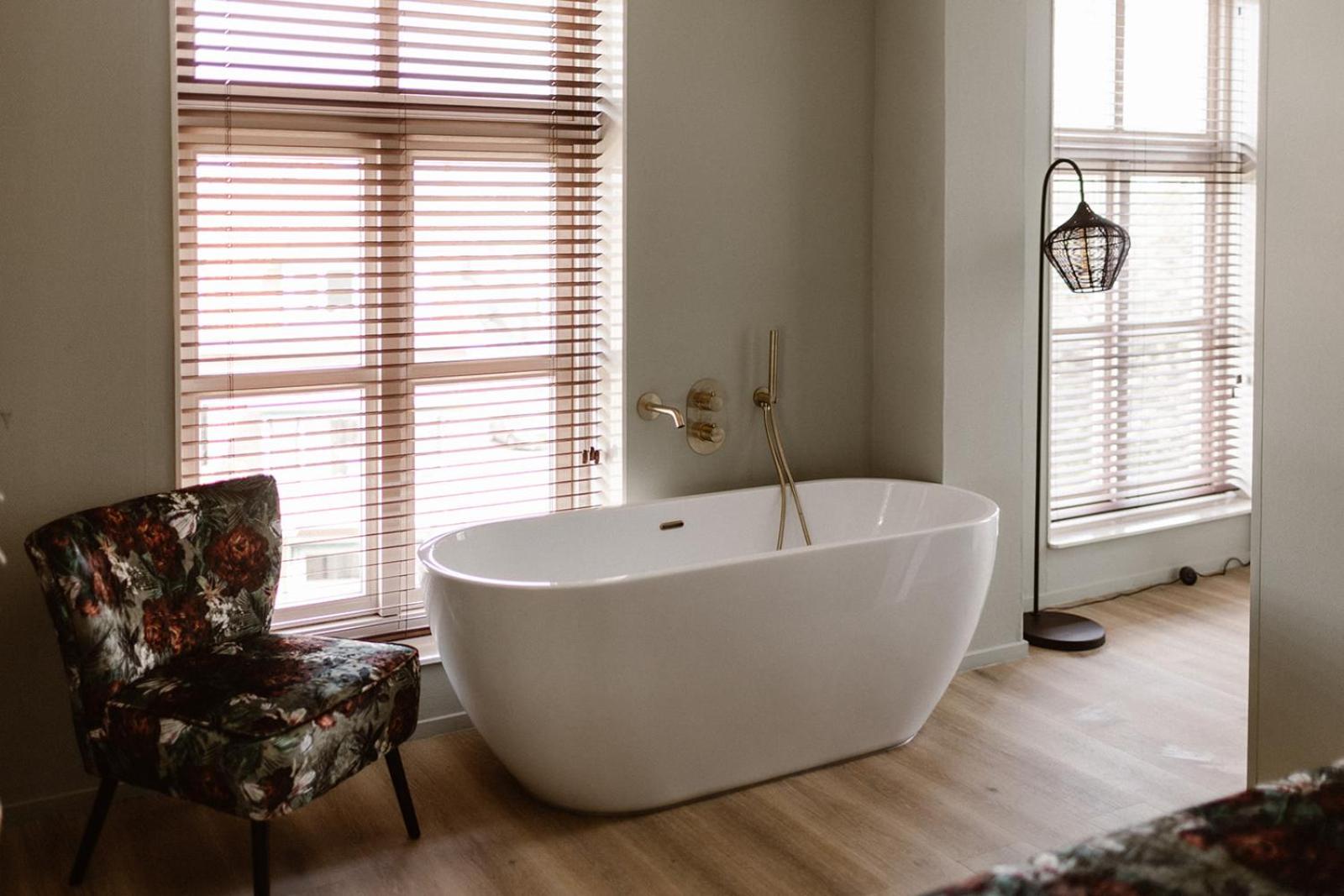 Executive Suite - Photo 2