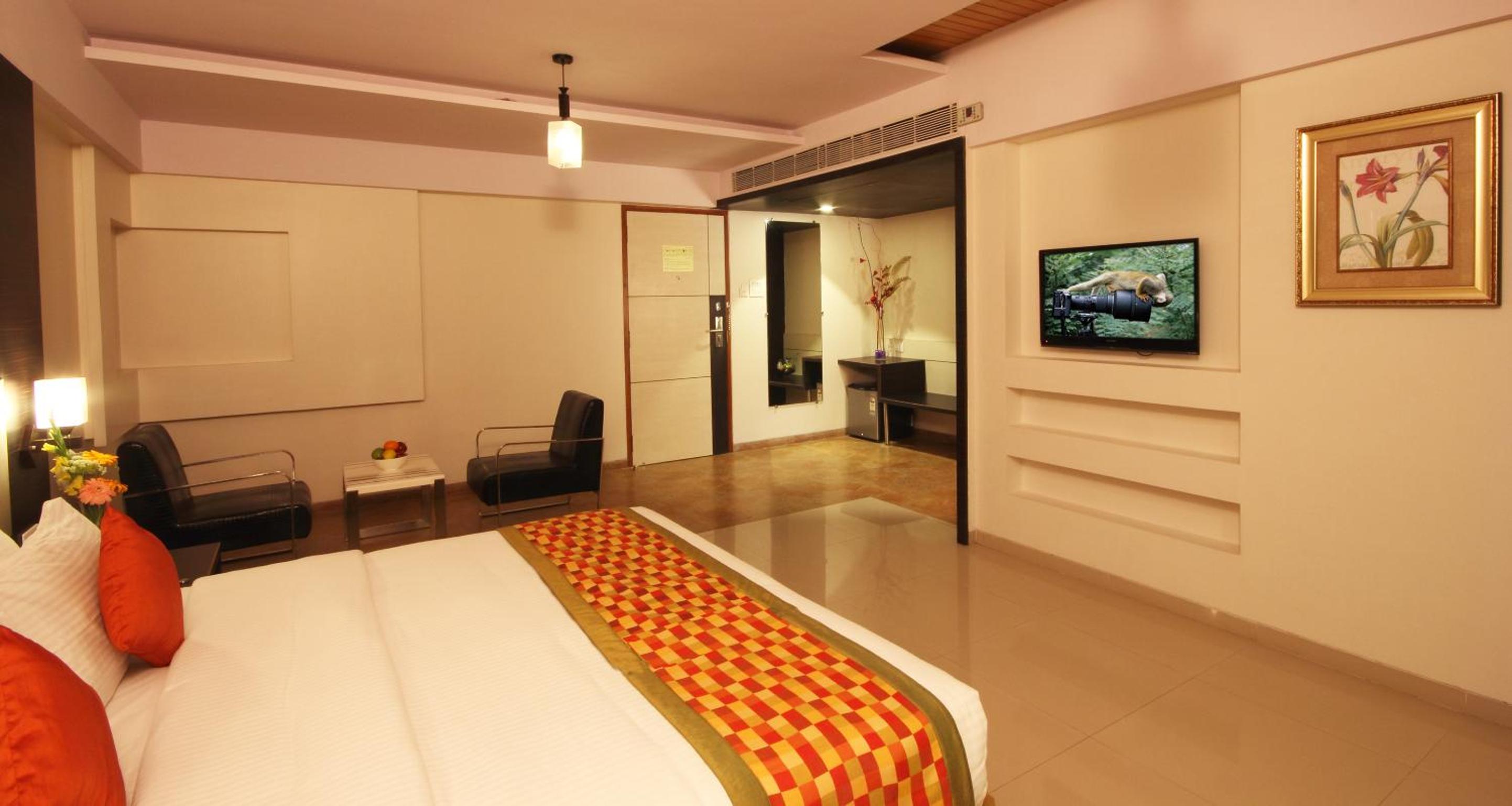 Executive Room King Bed with 20% discount on Food & Beverages and Early check in late check out upto 2 hrs subject to availability - Photo 1