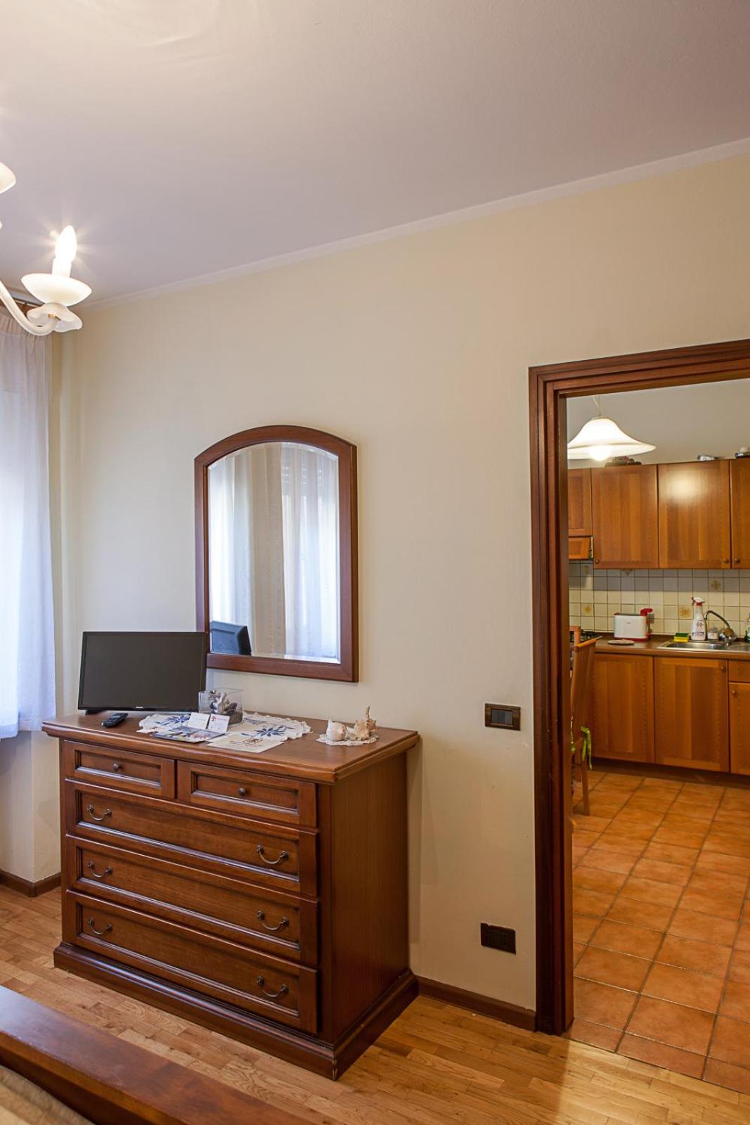 One-Bedroom Apartment - Photo 3