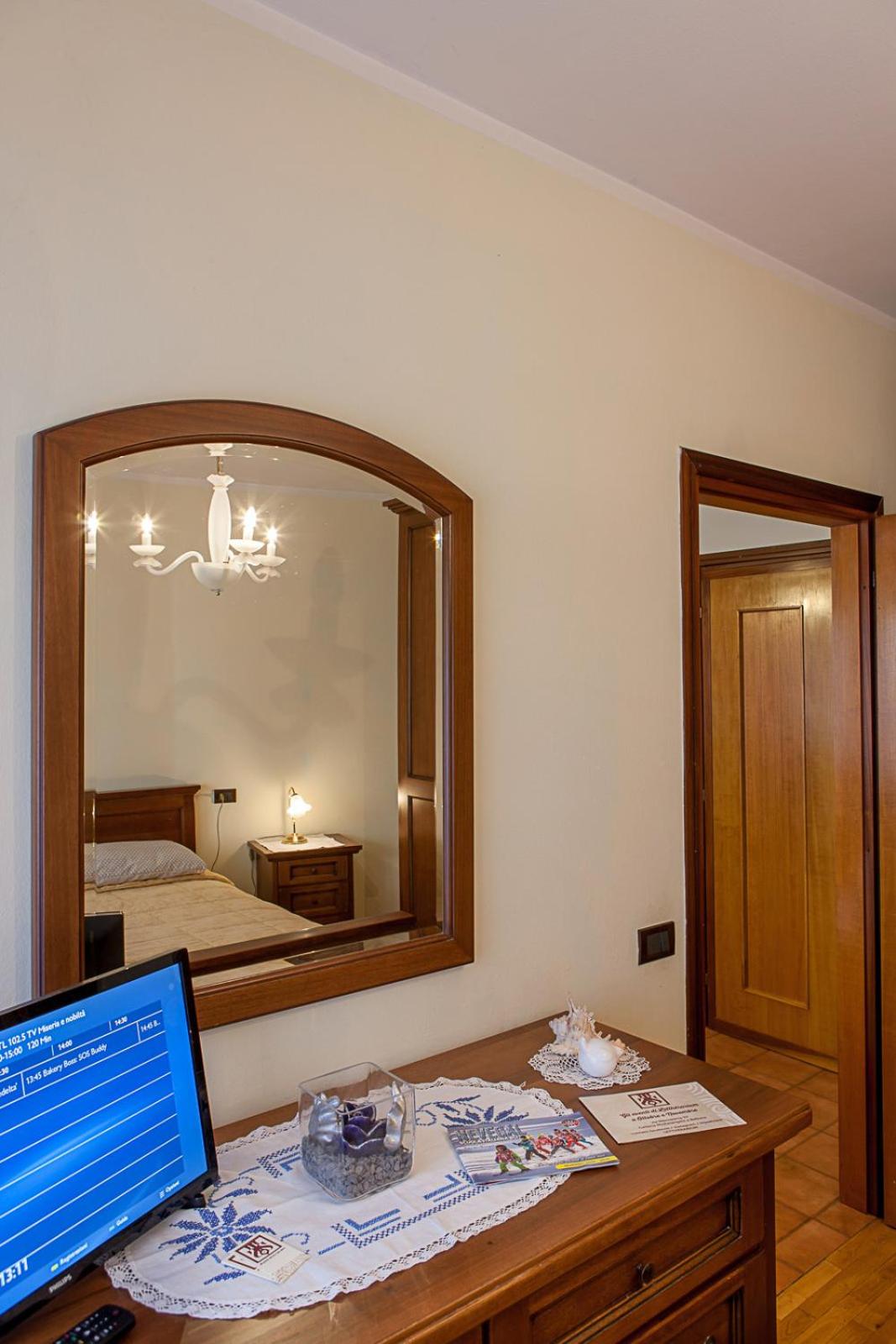 One-Bedroom Apartment - Photo 8