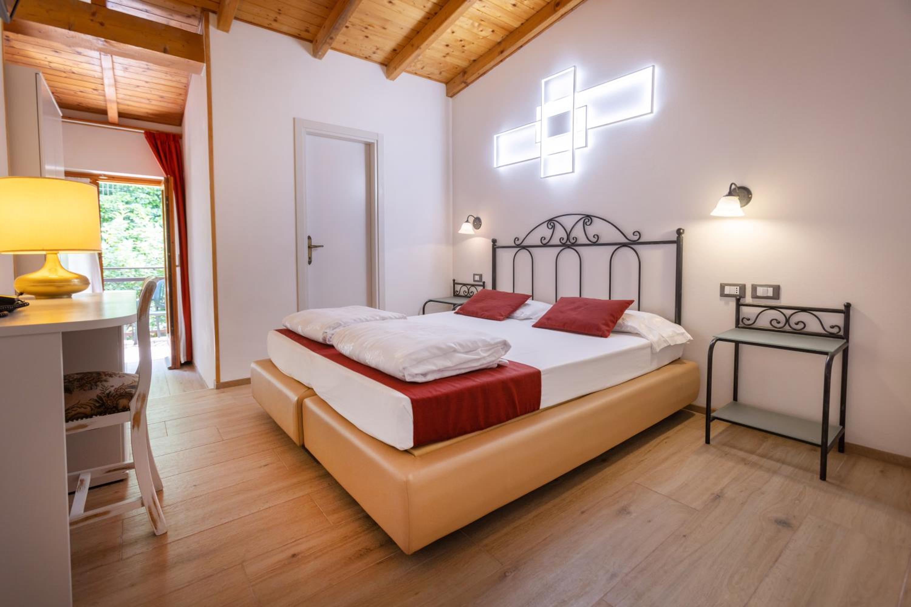 Double Room Attic - Mountain Side - Photo 16