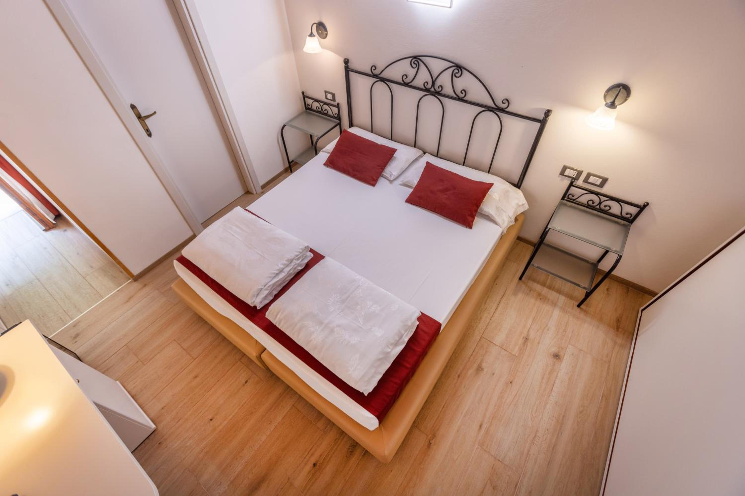 Double Room Attic - Mountain Side - Photo 20