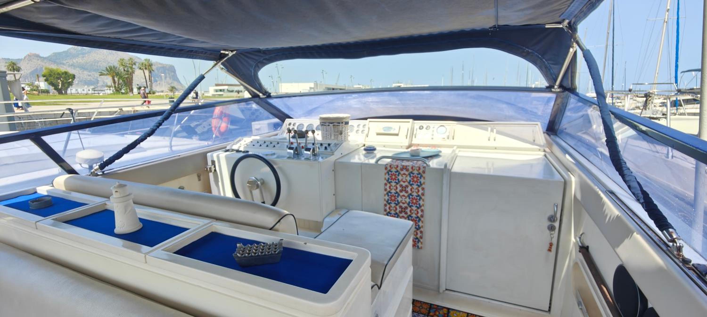 Two-Cabin Boat - Photo 32