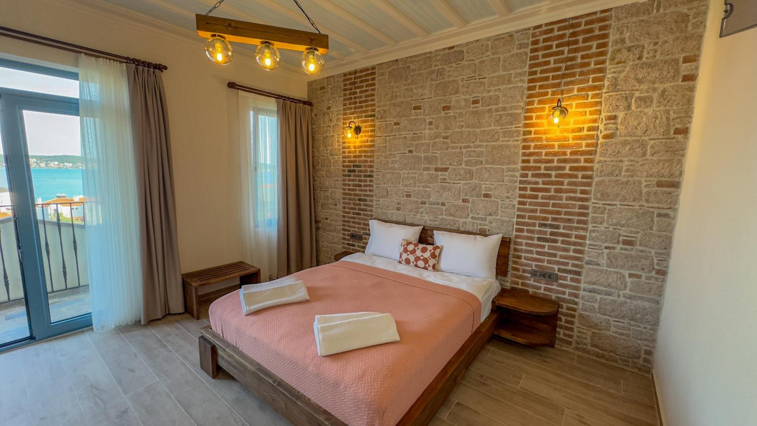 Deluxe Double Room with Balcony and Sea View photo 3
