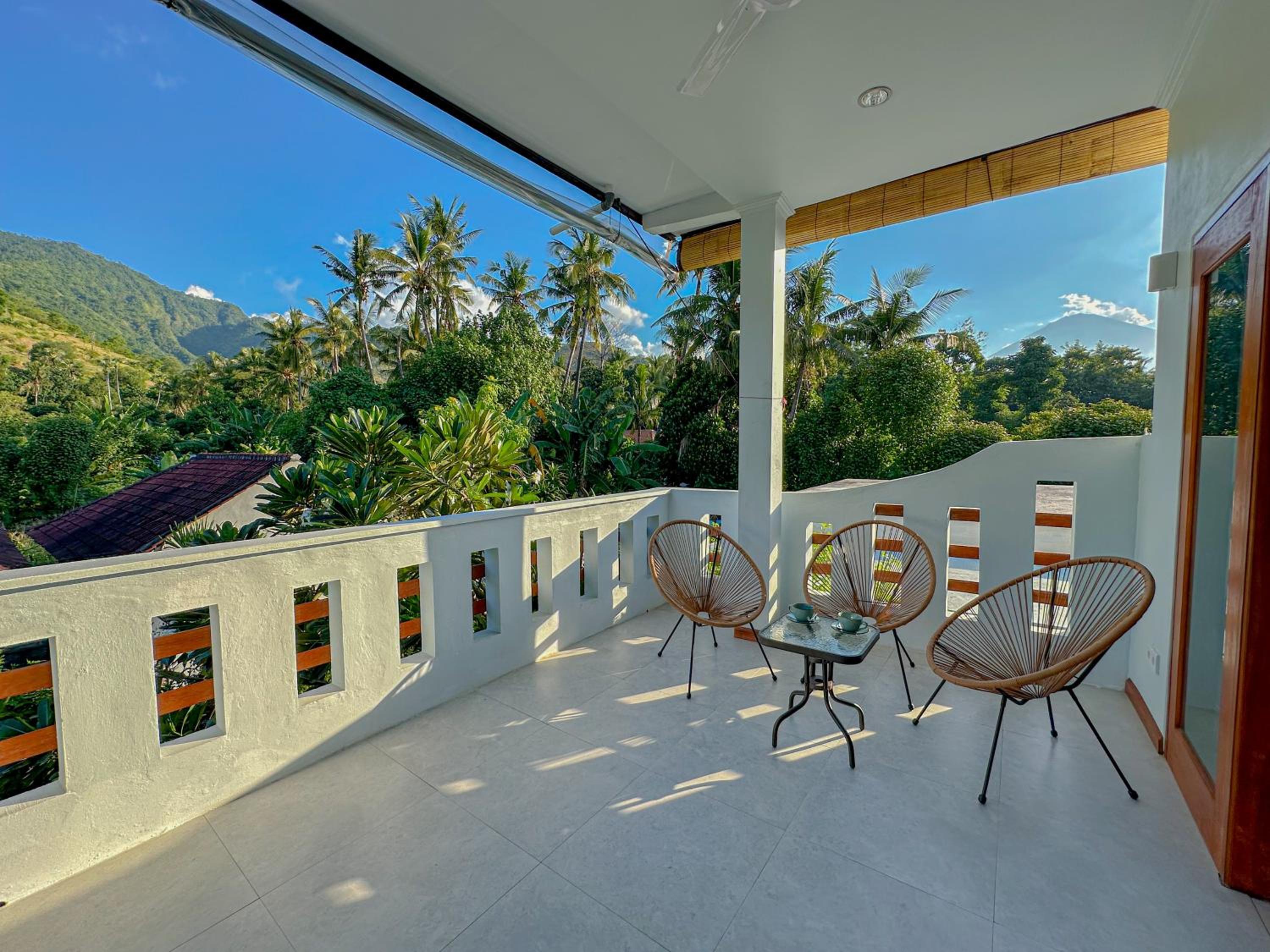 Two-Bedroom Apartment with Mountain View - Photo 10