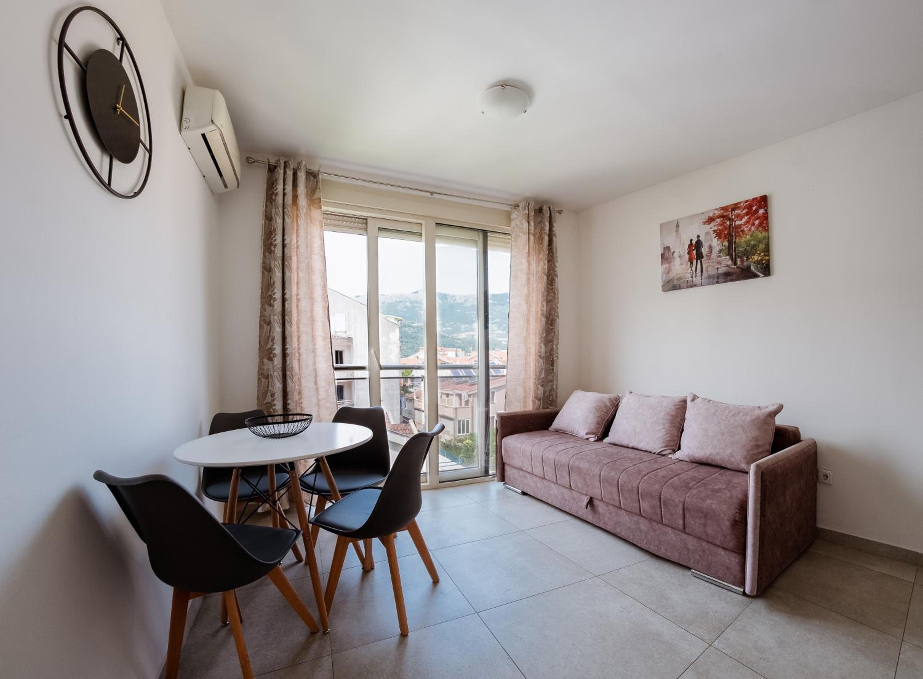 Apartment with Mountain View photo 3